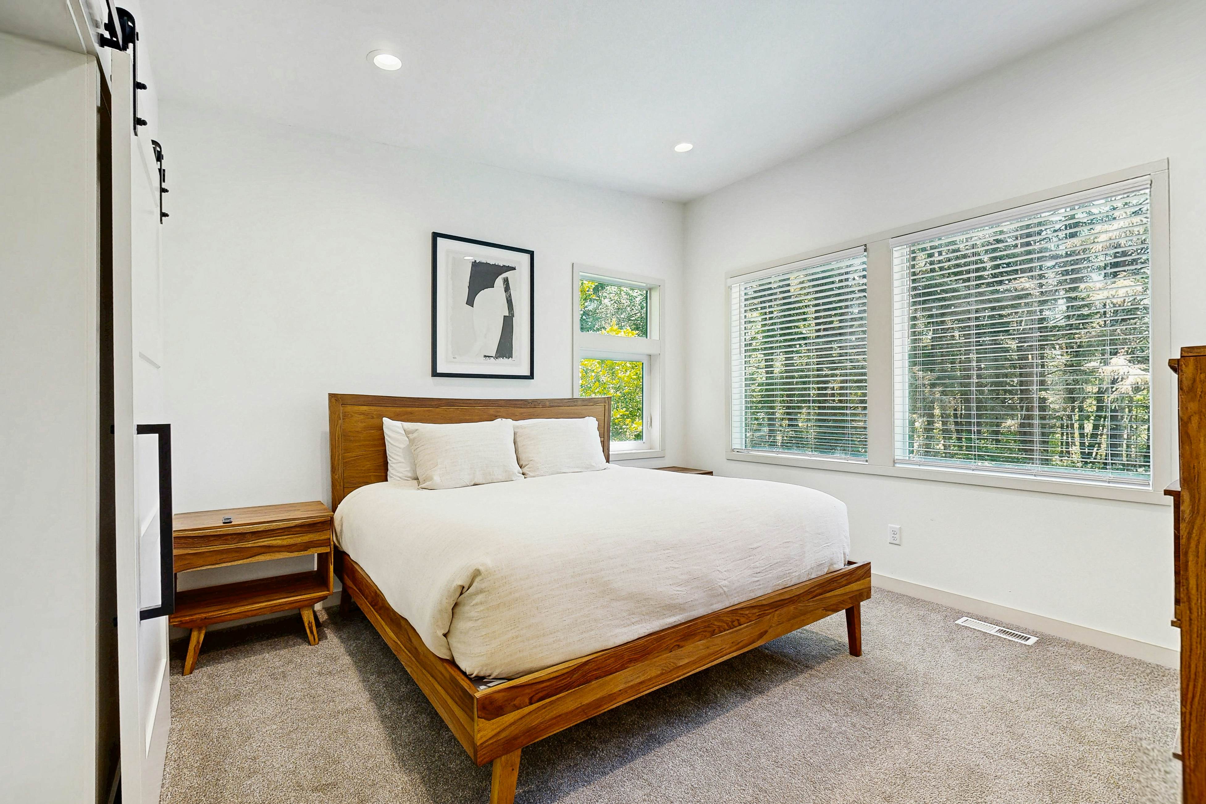 Waterfront Retreat w/ hot tub & cold plunge, sauna, home gym - close to beach