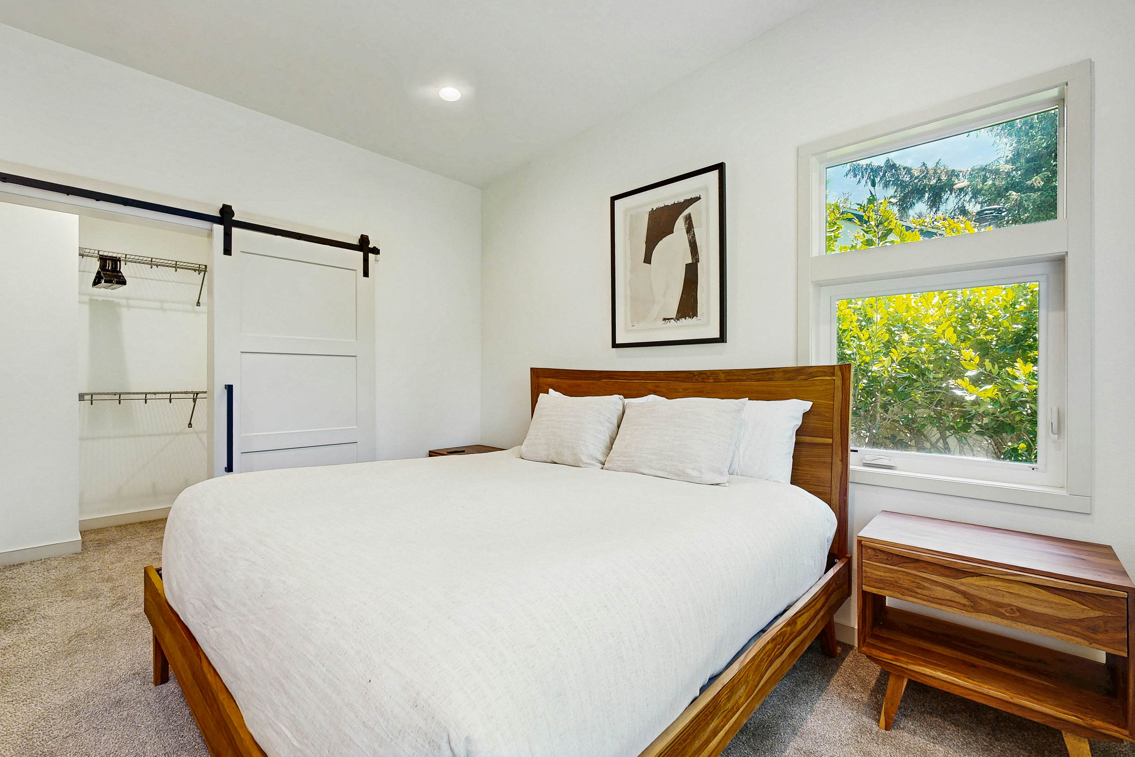 Waterfront Retreat w/ hot tub & cold plunge, sauna, home gym - close to beach