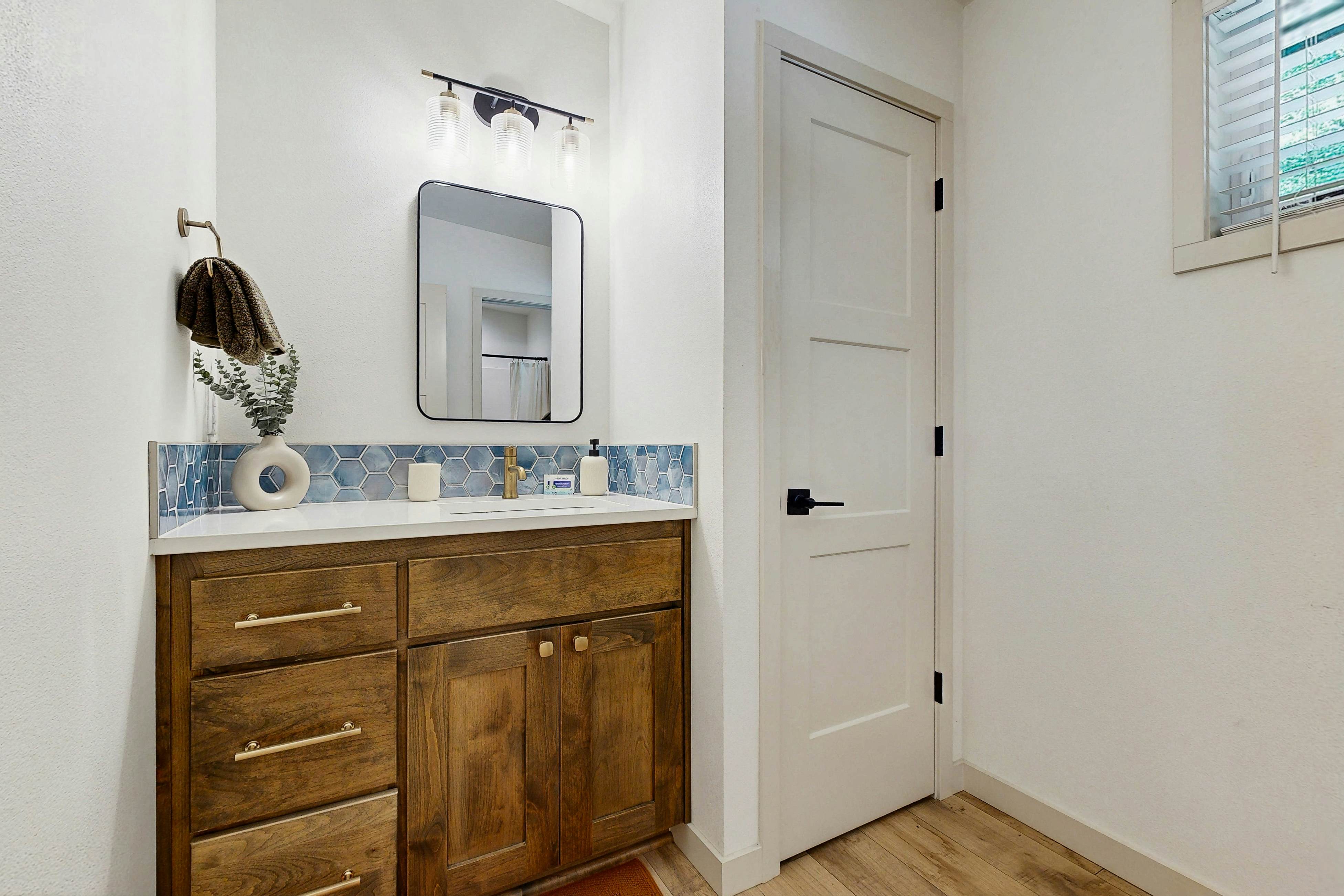 Waterfront Retreat w/ hot tub & cold plunge, sauna, home gym - close to beach