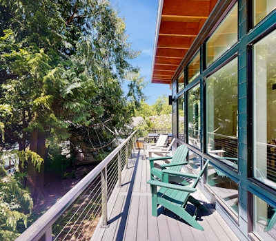 Modern Coastal Wellness Retreat with Hot Tub, Sauna & Cold Plunge