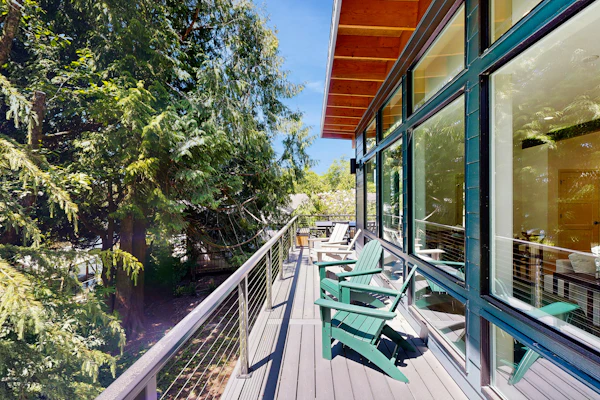 Modern Coastal Wellness Retreat with Hot Tub, Sauna & Cold Plunge