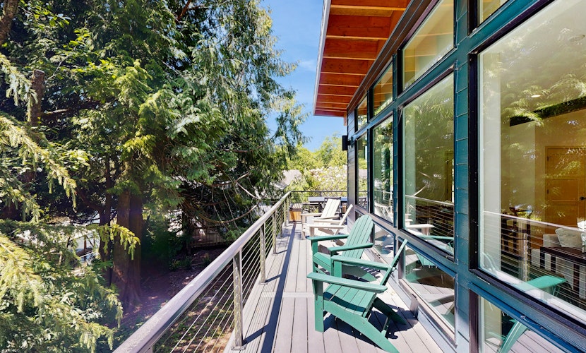 Modern Coastal Wellness Retreat with Hot Tub, Sauna & Cold Plunge