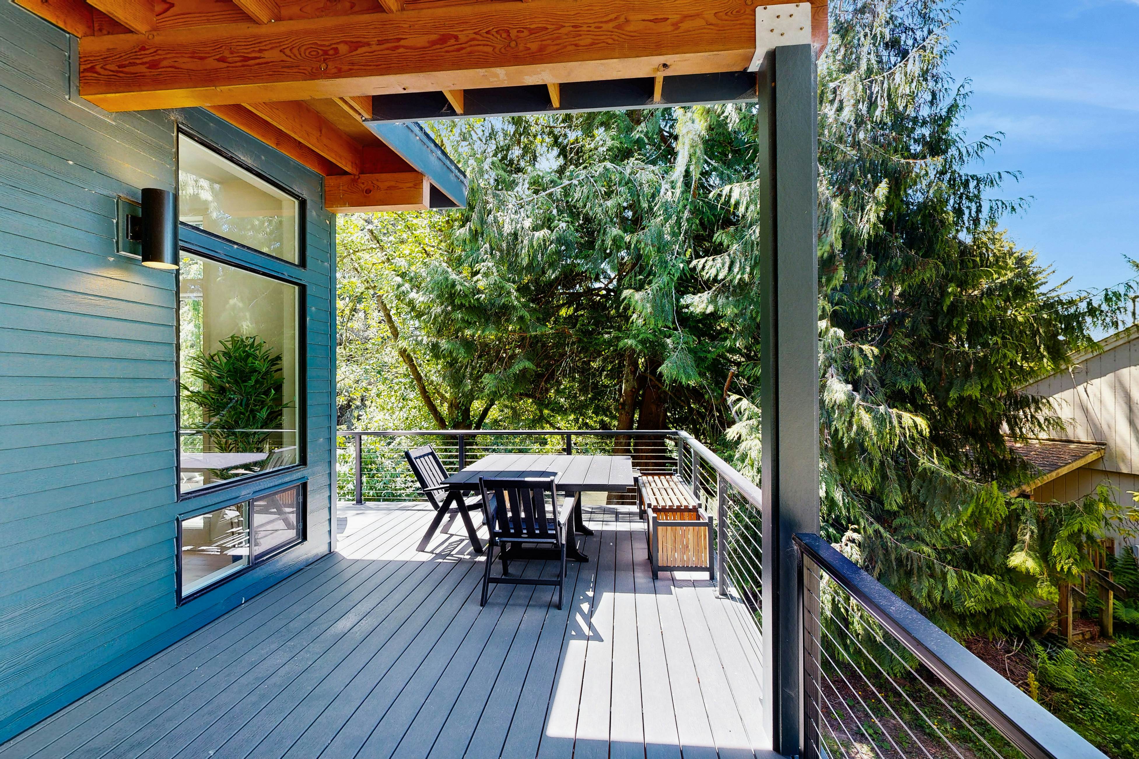 Waterfront Retreat w/ hot tub & cold plunge, sauna, home gym - close to beach