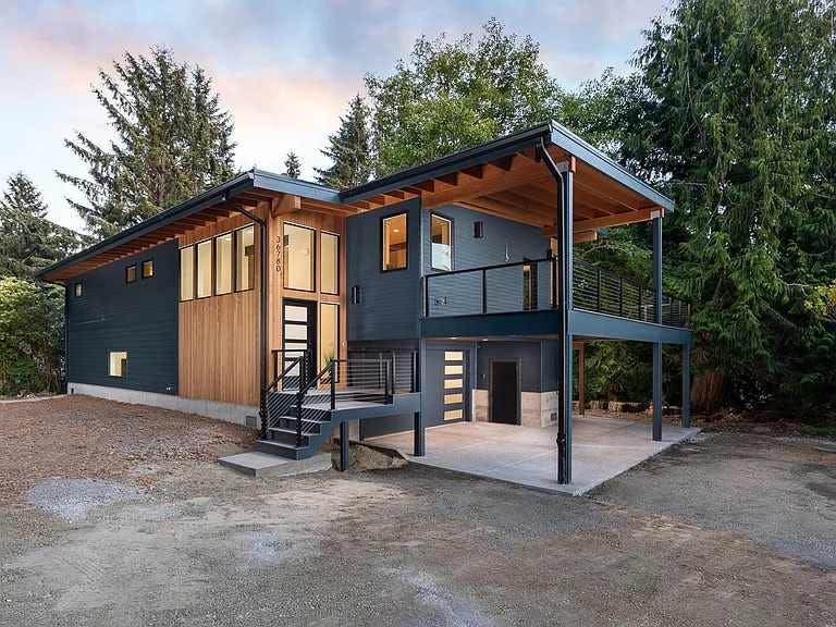 Waterfront Retreat with hot tub and cold plunge sauna home gym close to beach