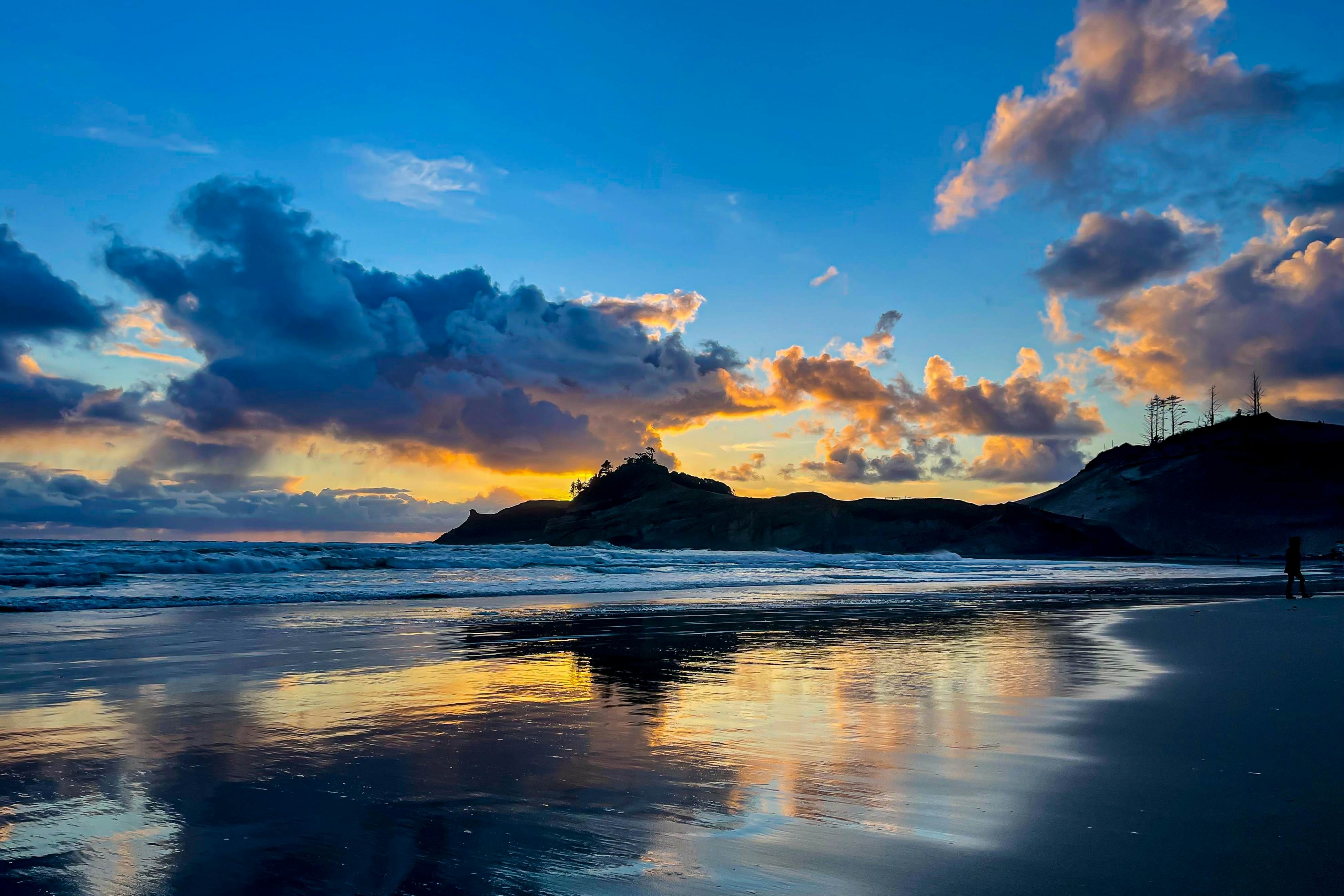 Family-friendly home with private hot tub, fireplace, & BBQ, close to beach