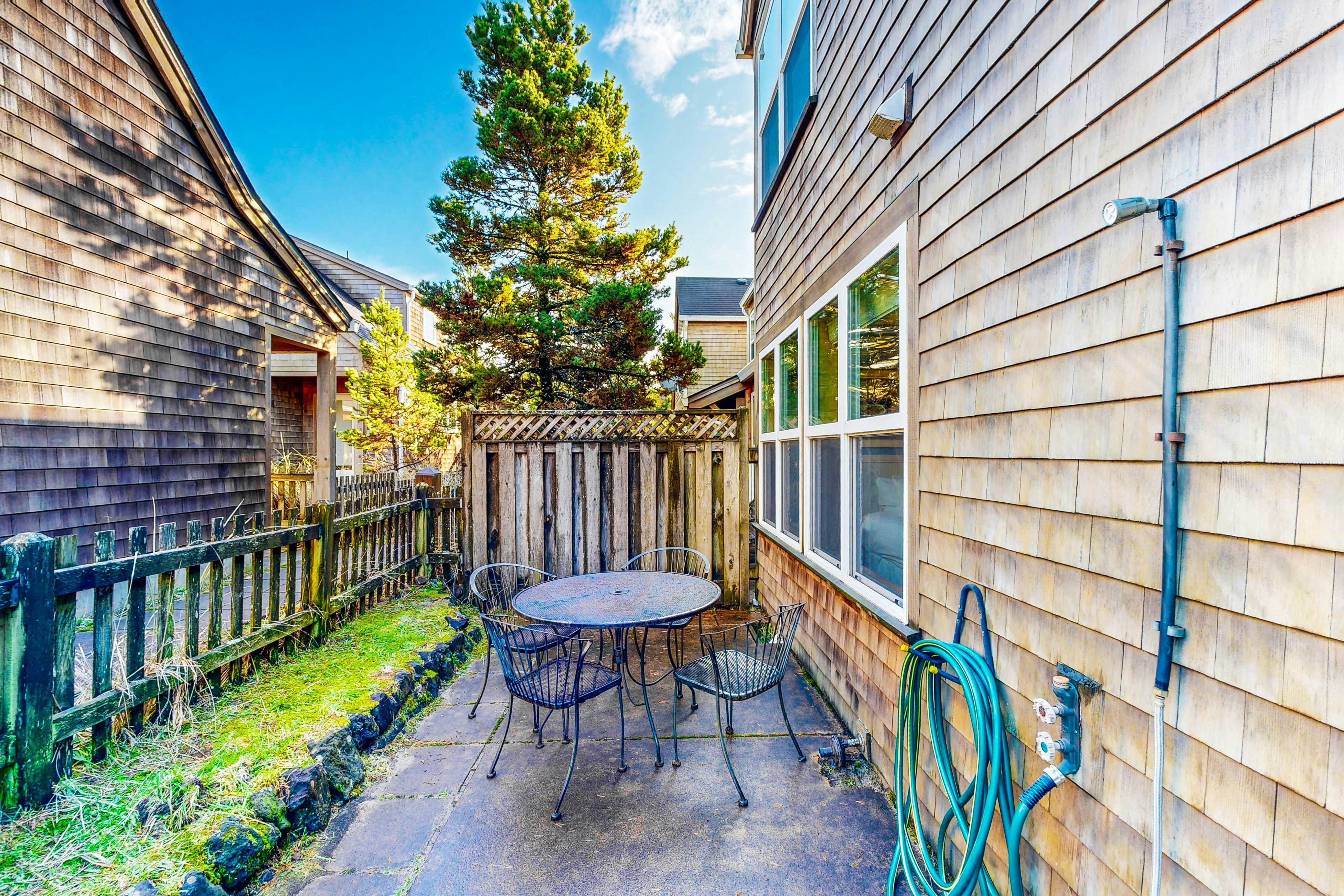 Coastal home walking distance to the beach with outdoor shower & fireplace