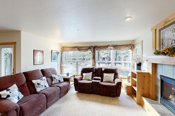 Coastal home walking distance to the beach with outdoor shower and fireplace