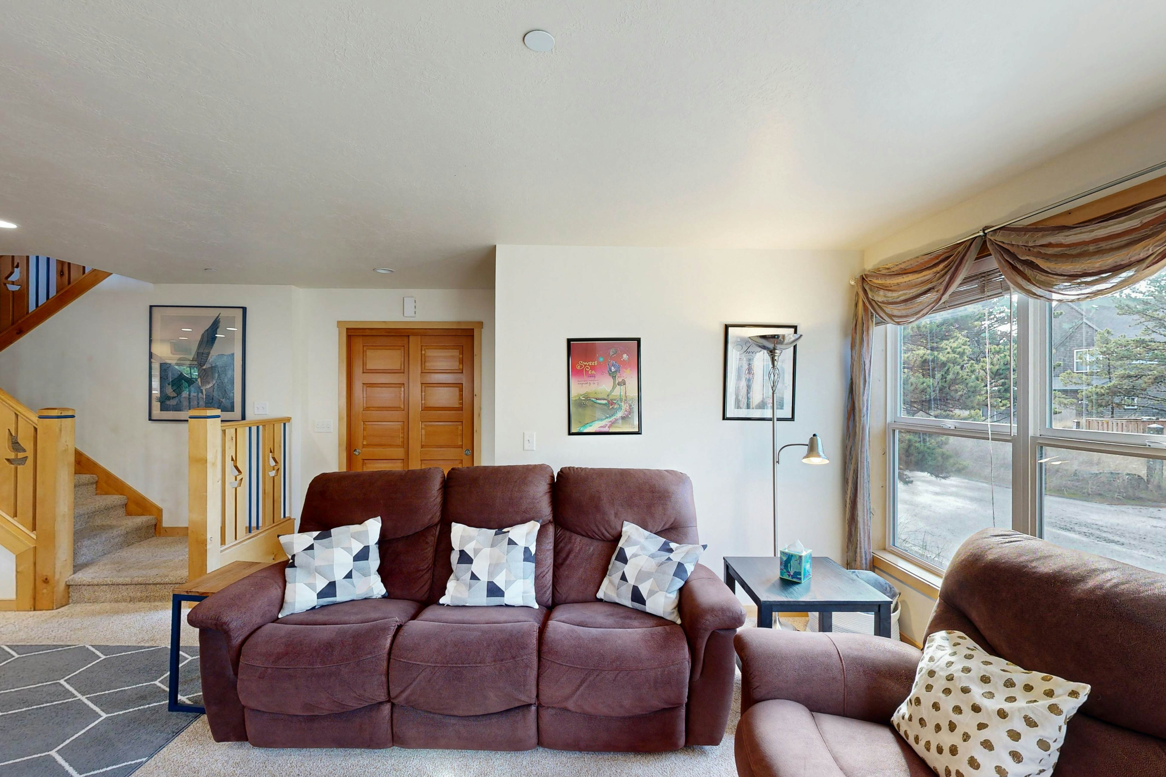 Coastal home walking distance to the beach with outdoor shower & fireplace