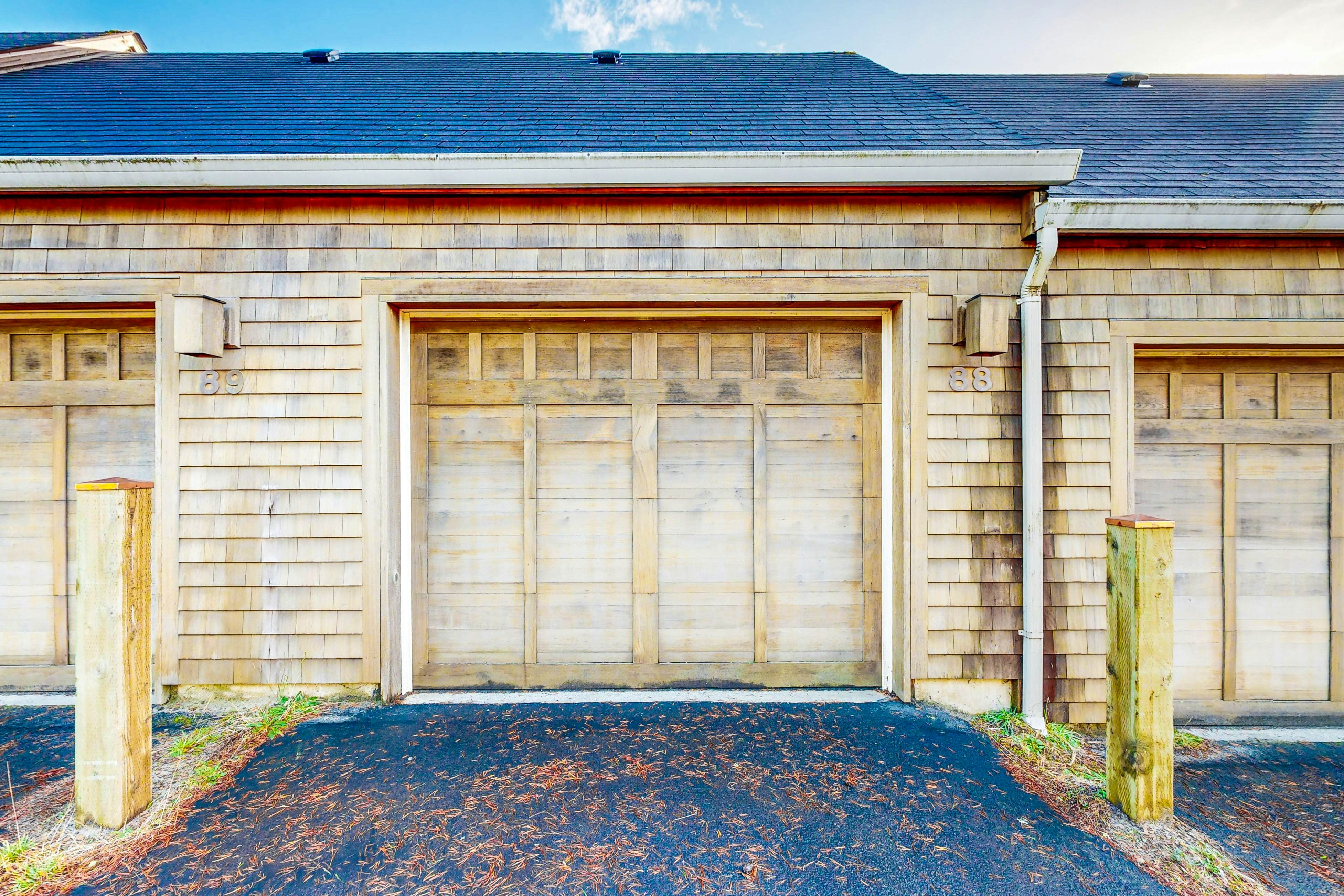 Coastal home walking distance to the beach with outdoor shower & fireplace