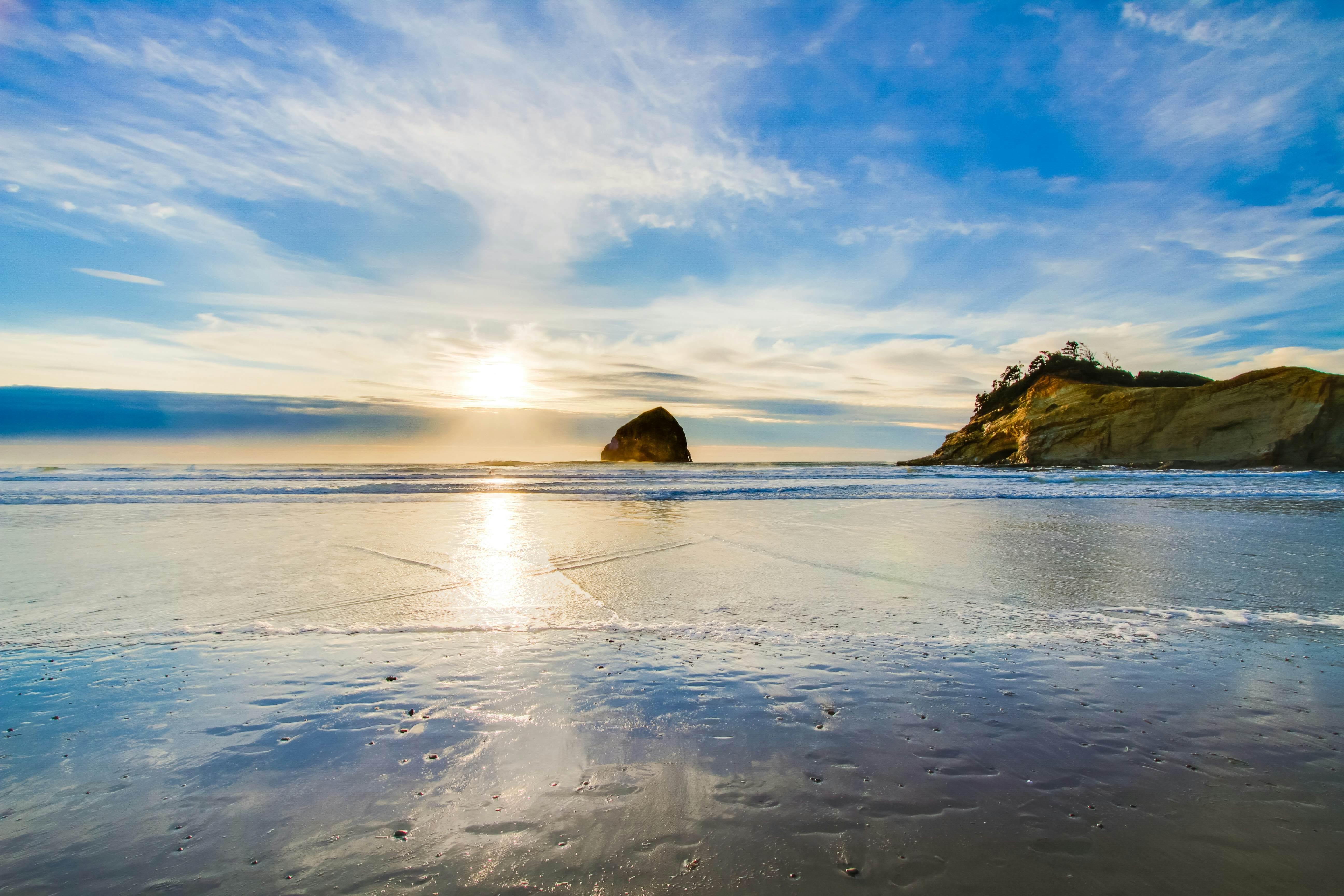 Coastal home walking distance to the beach with outdoor shower & fireplace