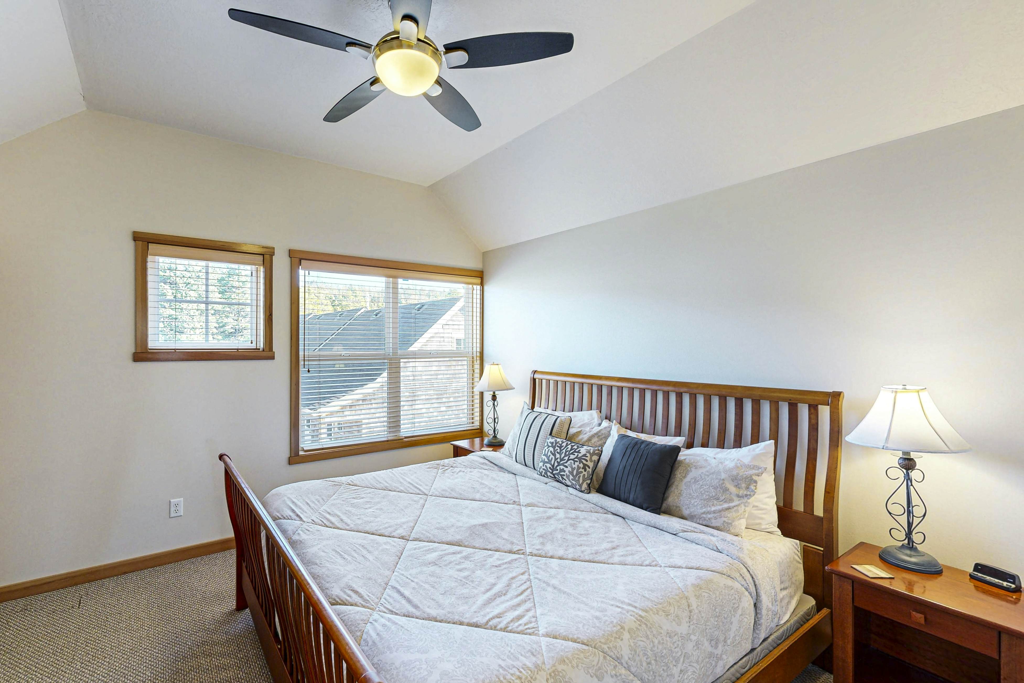 Modern family-friendly beach house, walk to the ocean, with bikes, dogs OK