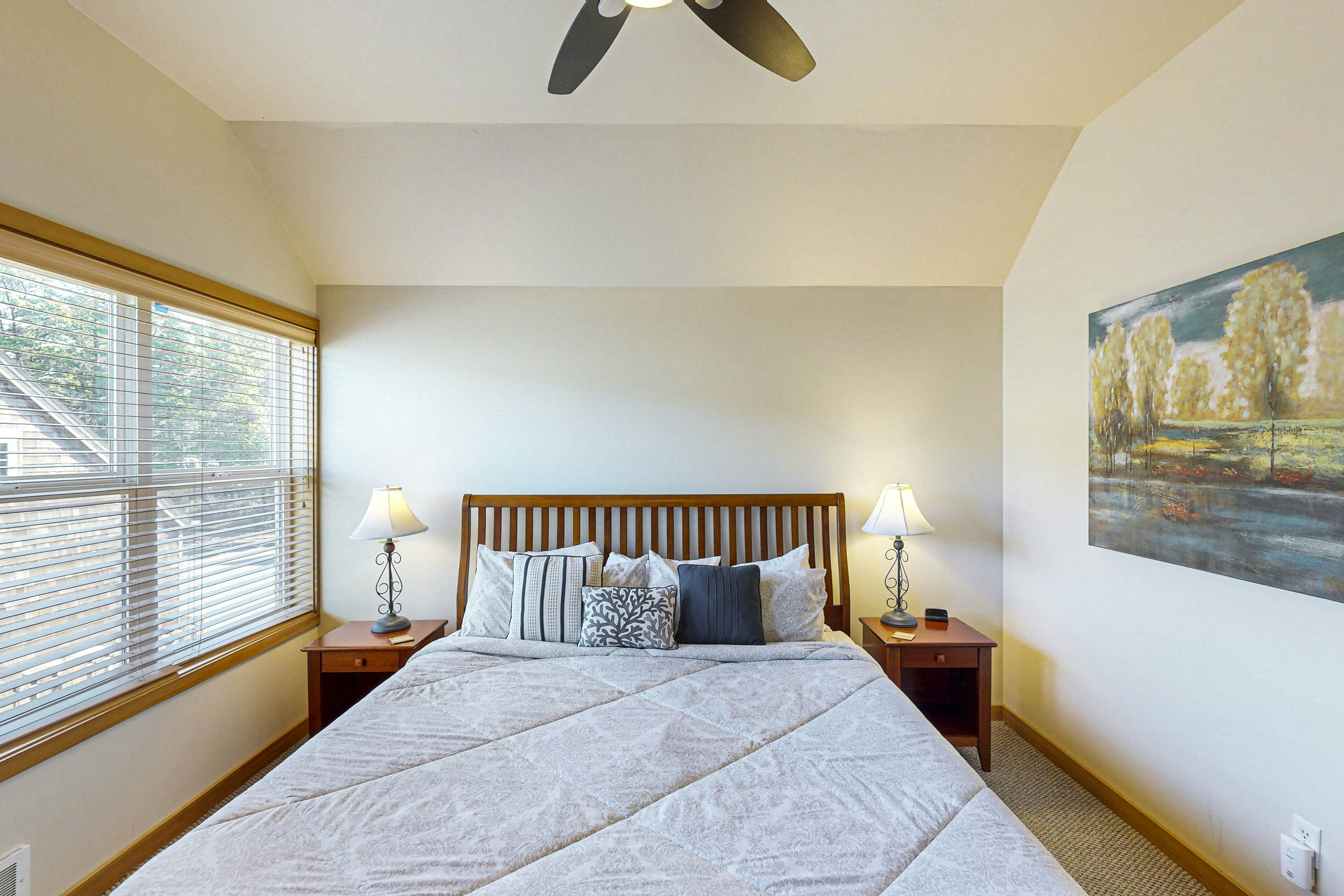 Modern family-friendly beach house, walk to the ocean, with bikes, dogs OK