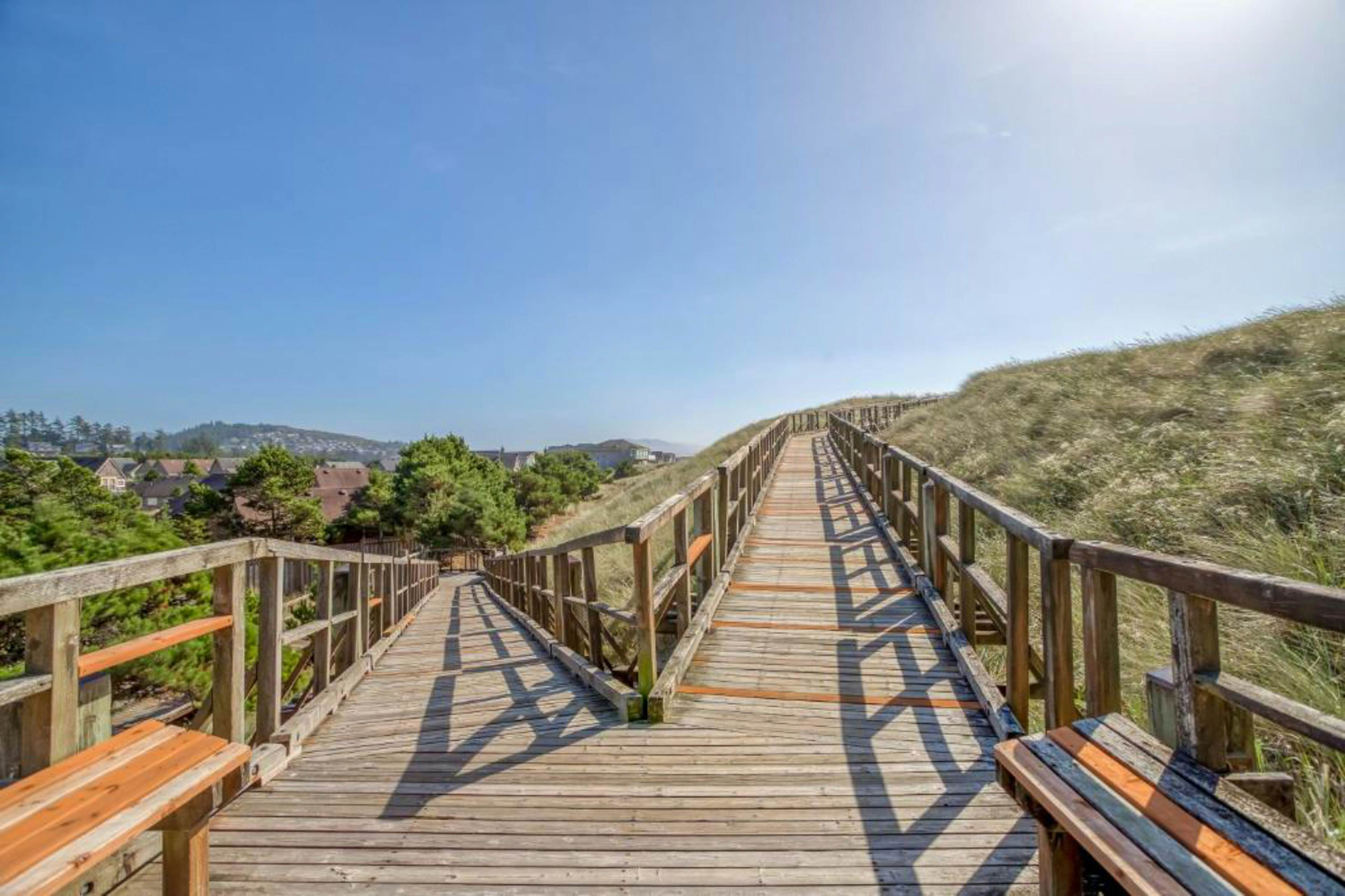 Modern family-friendly beach house, walk to the ocean, with bikes, dogs OK
