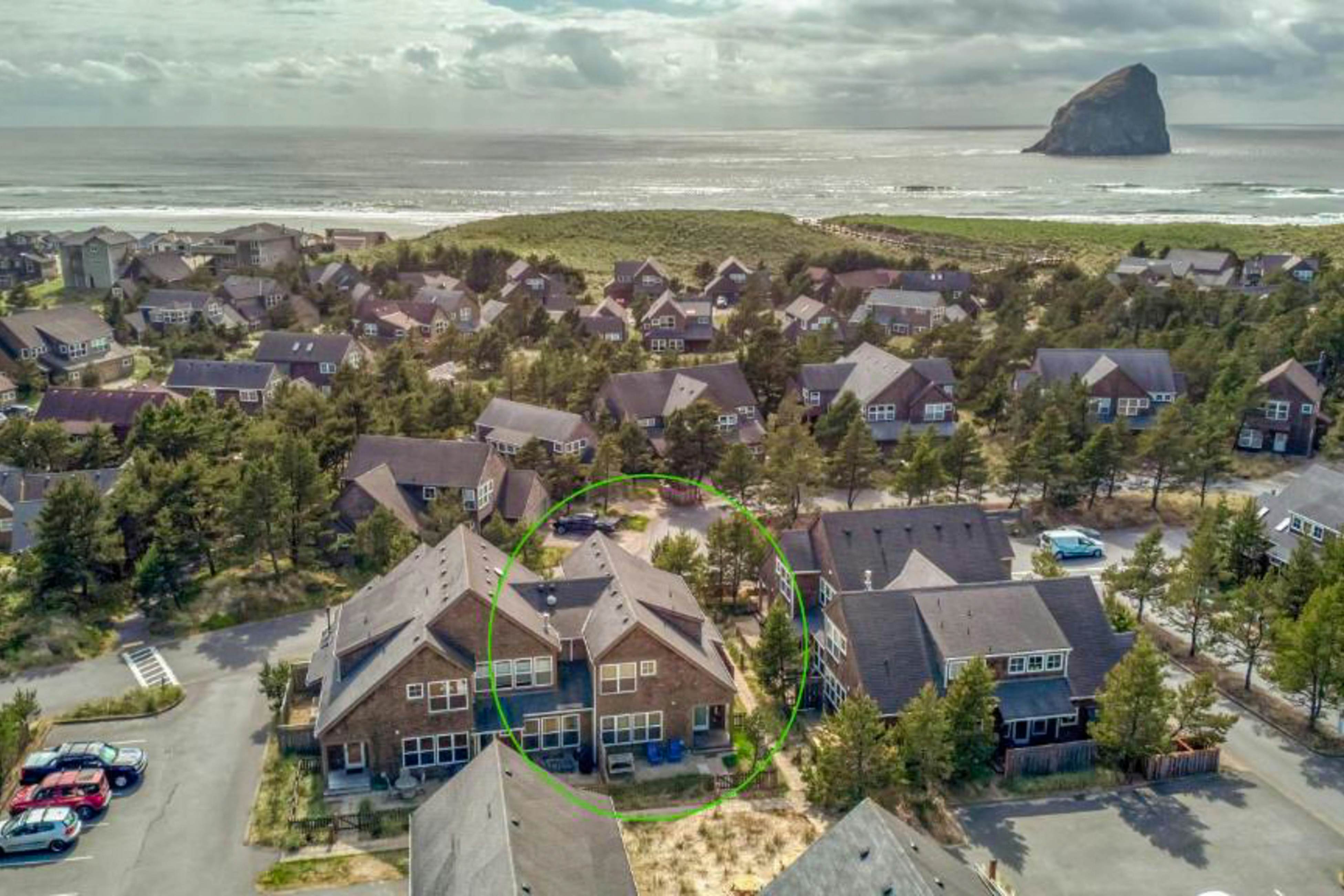 Modern family-friendly beach house, walk to the ocean, with bikes, dogs OK