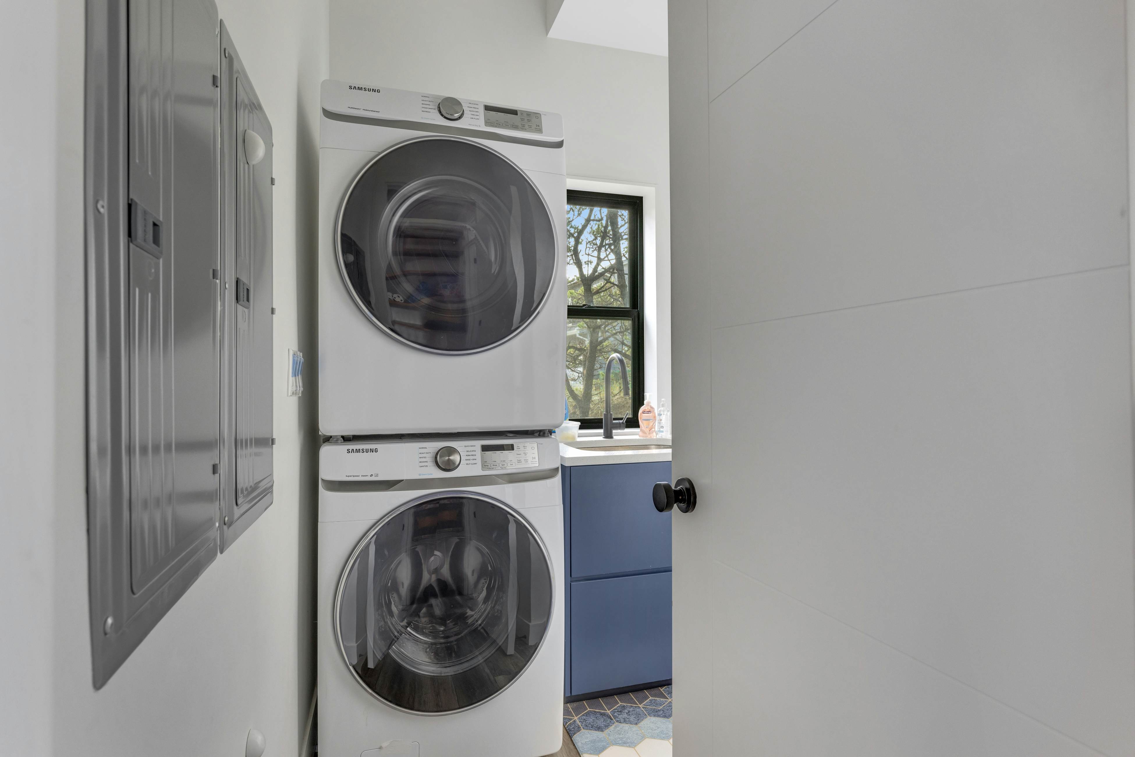 Beachfront designer paradise with amazing ocean view hot tub and shuffleboard