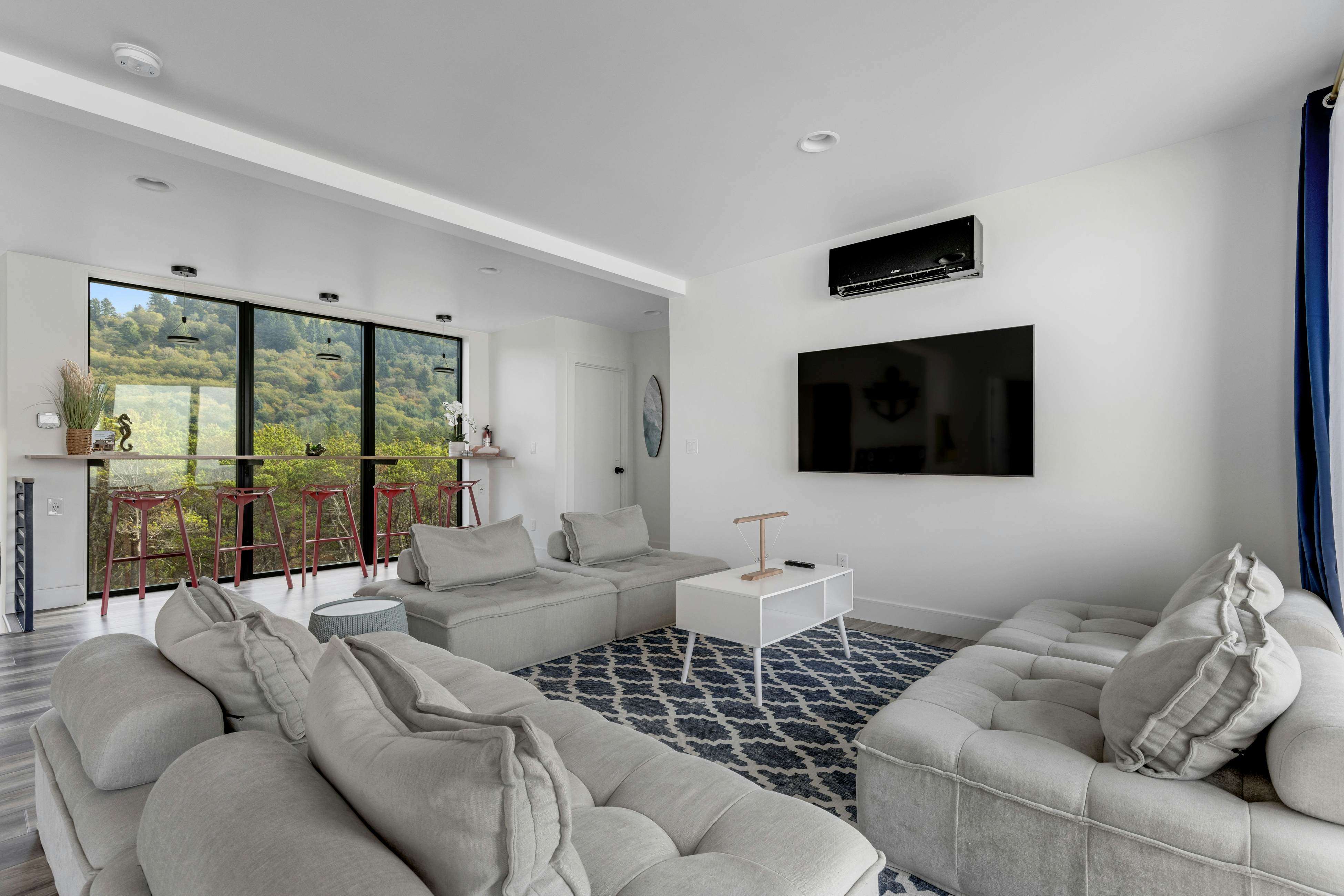 Beachfront designer paradise with amazing ocean view hot tub and shuffleboard