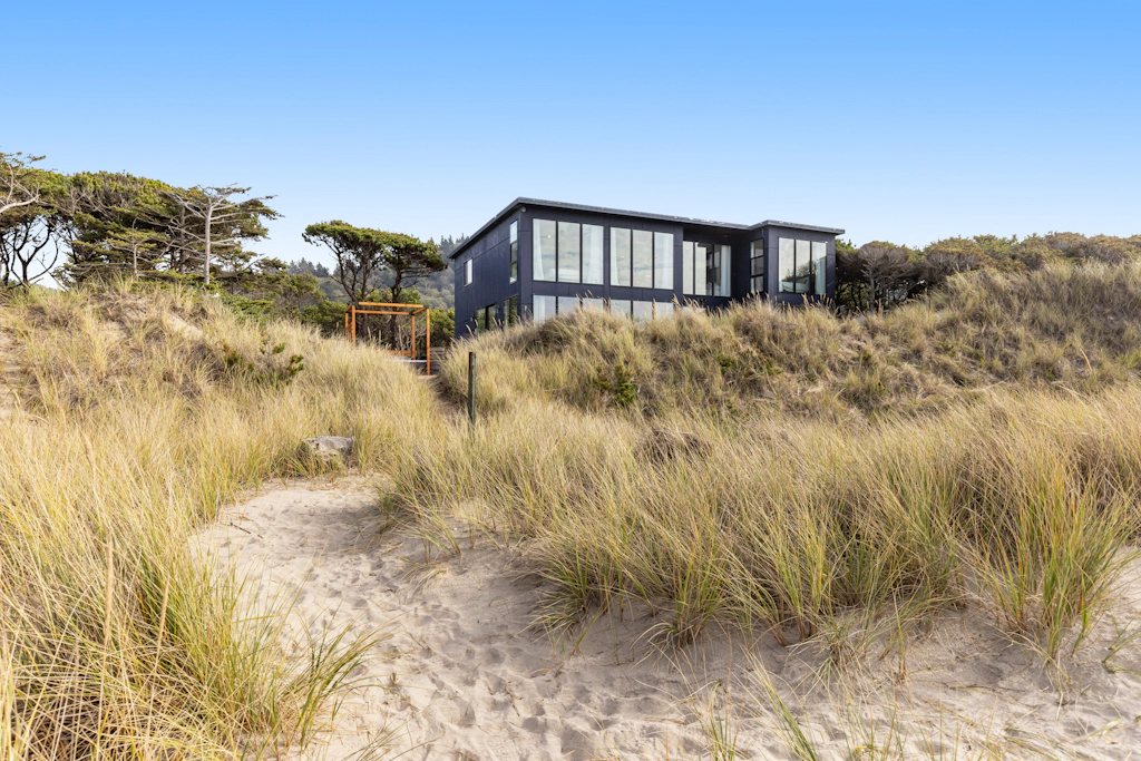 Beachfront designer paradise with amazing ocean view hot tub and shuffleboard