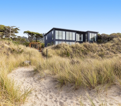 Beachfront designer paradise with amazing ocean view hot tub and shuffleboard