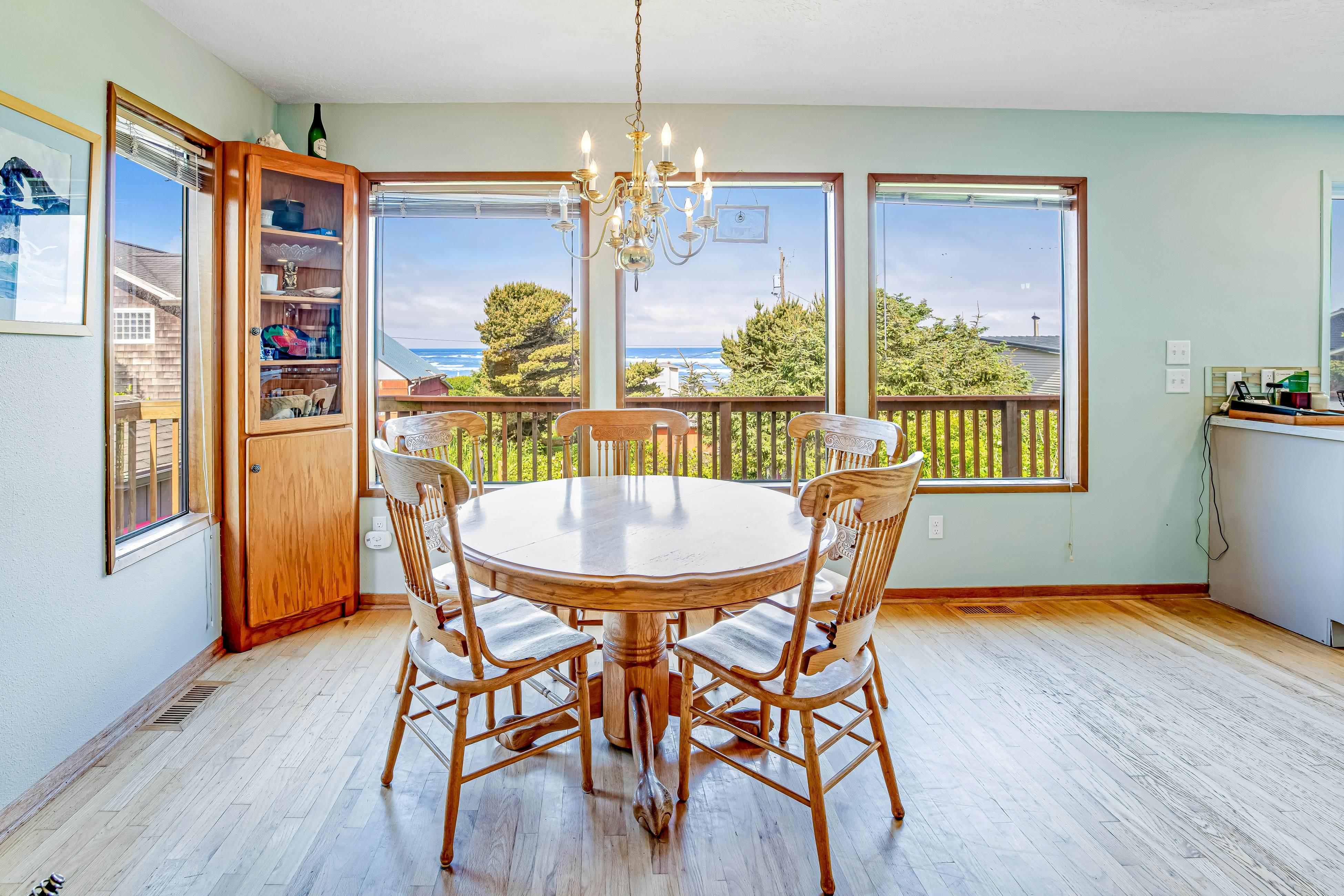 Dog-friendly, oceanview home  - one block to beach