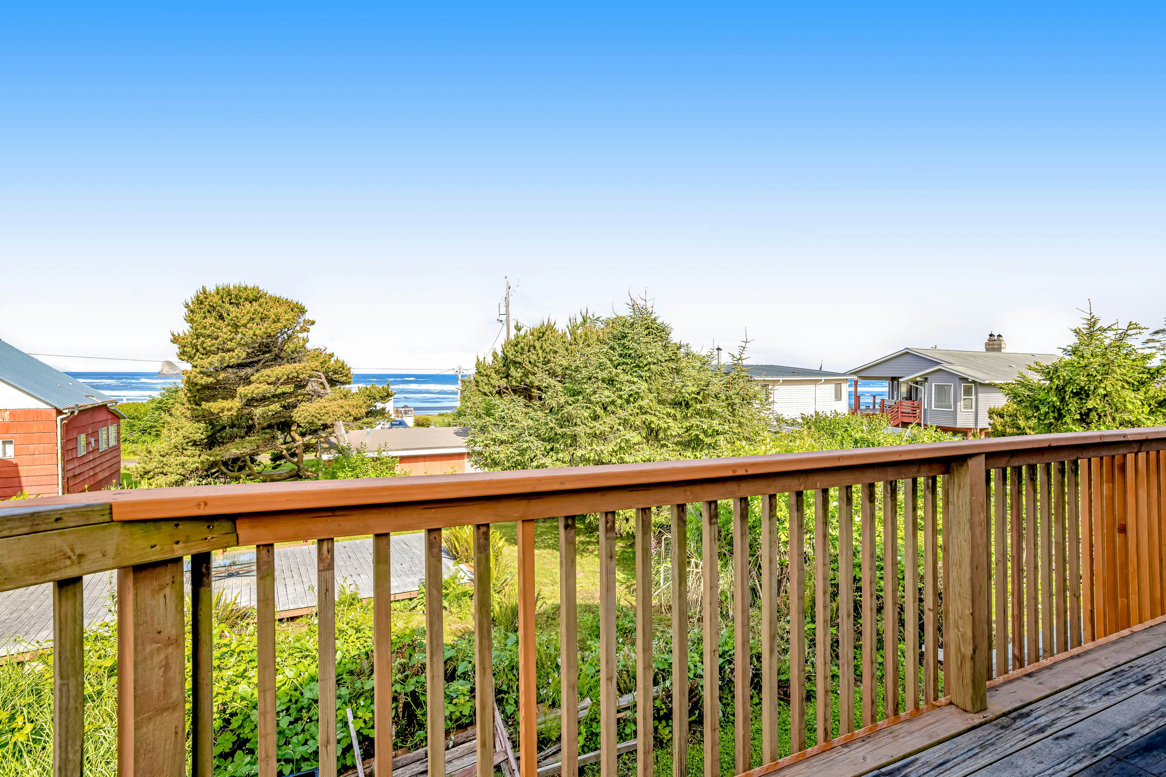 Dog-friendly, oceanview home  - one block to beach