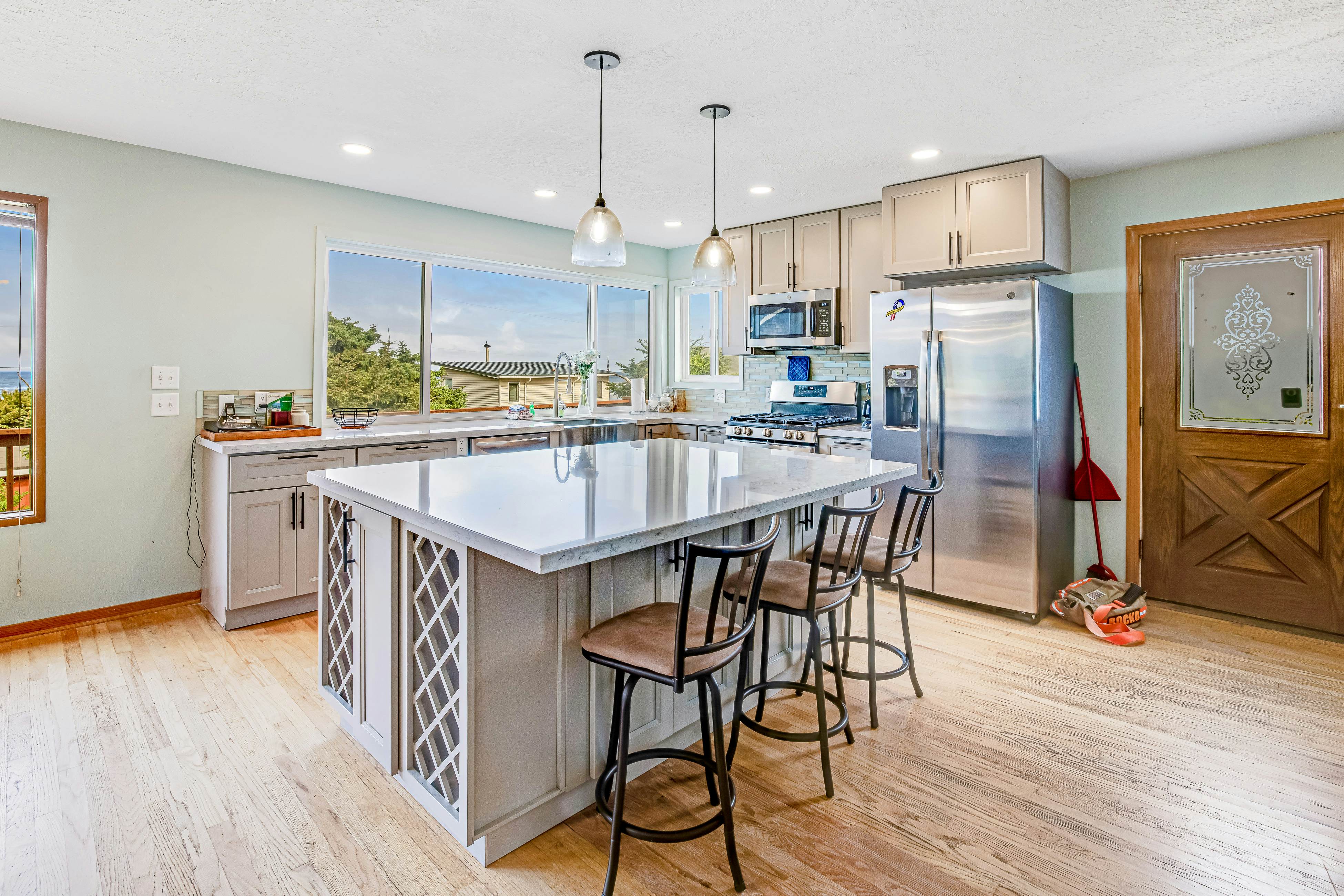 Dog-friendly, oceanview home  - one block to beach