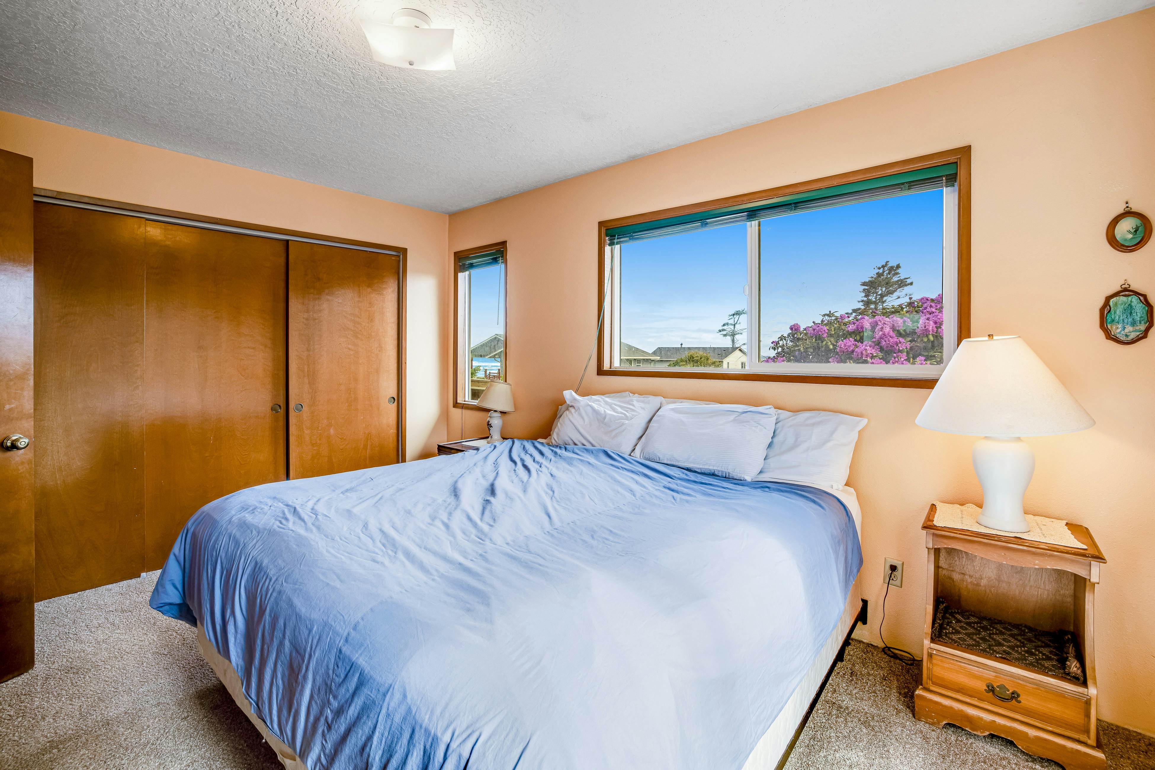 Dog-friendly, oceanview home  - one block to beach