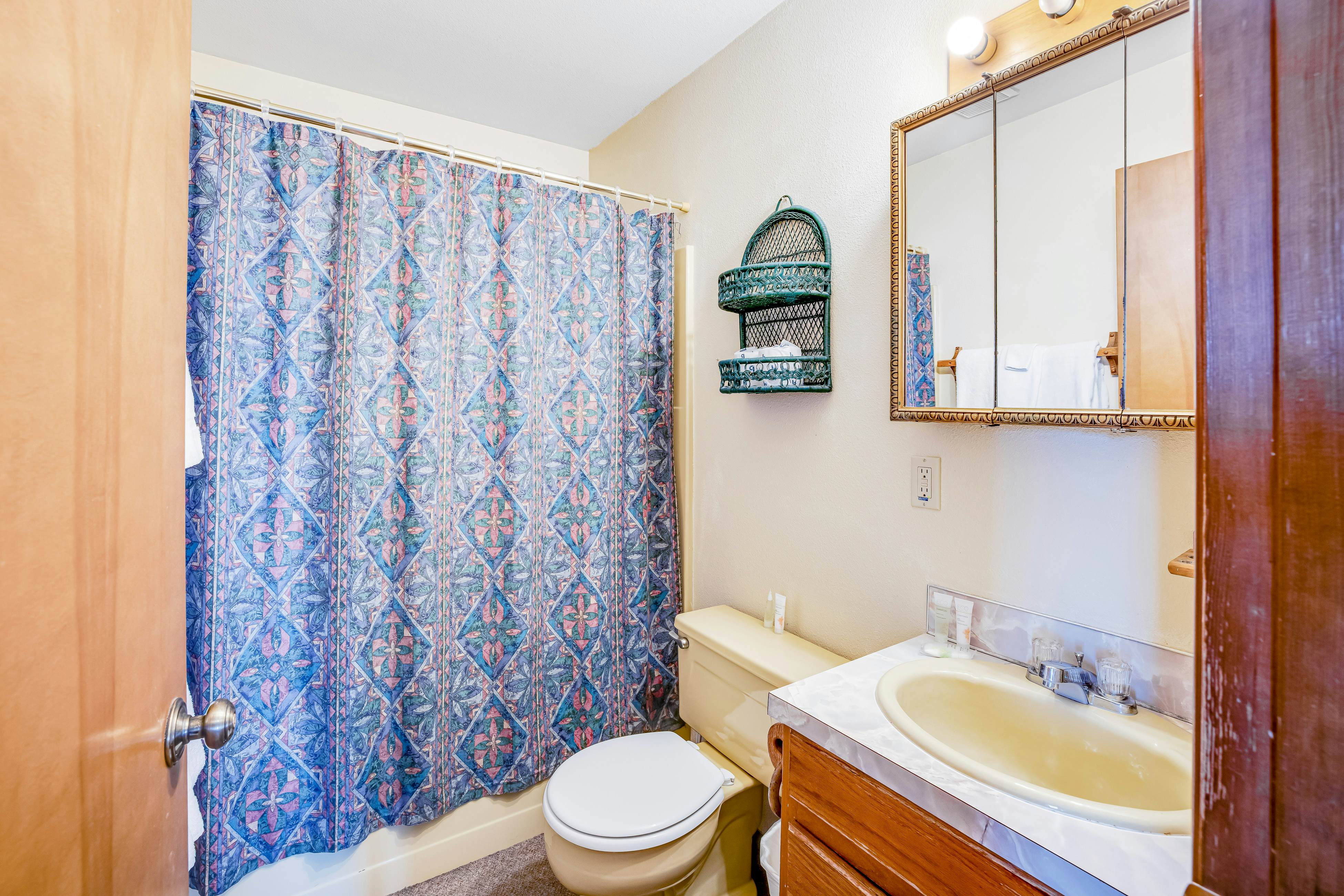 Dog-friendly, oceanview home  - one block to beach