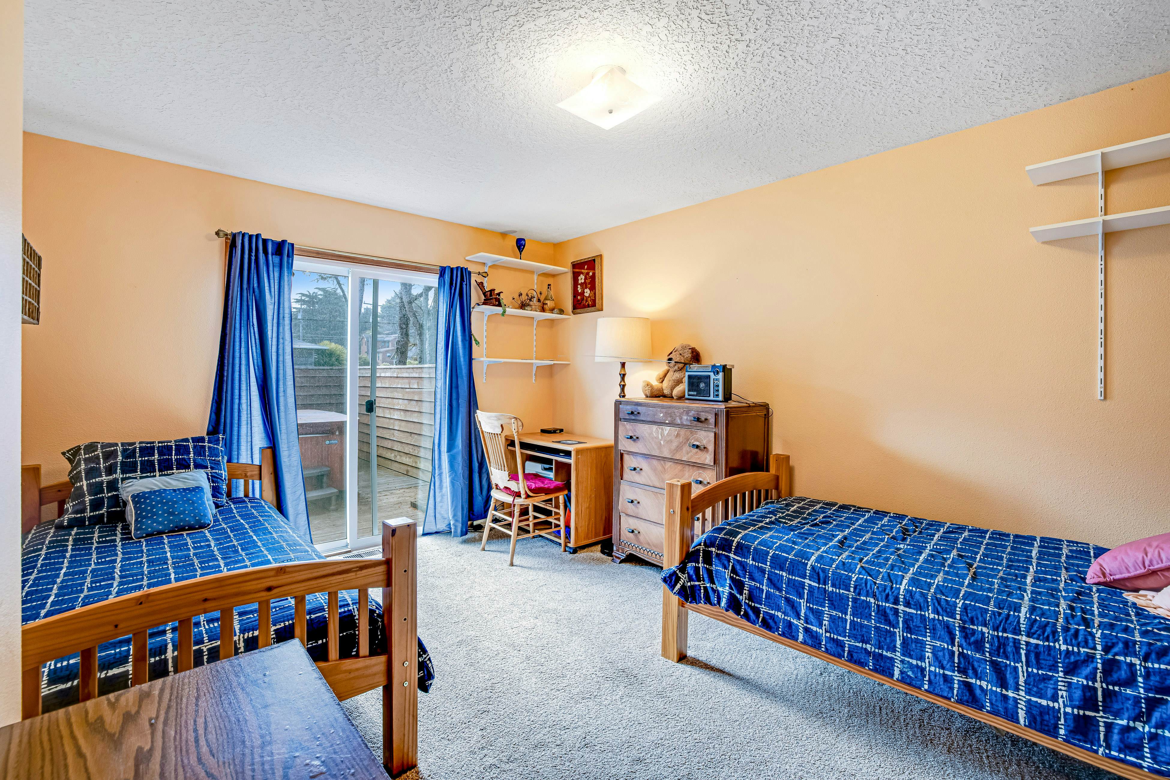 Dog-friendly, oceanview home  - one block to beach