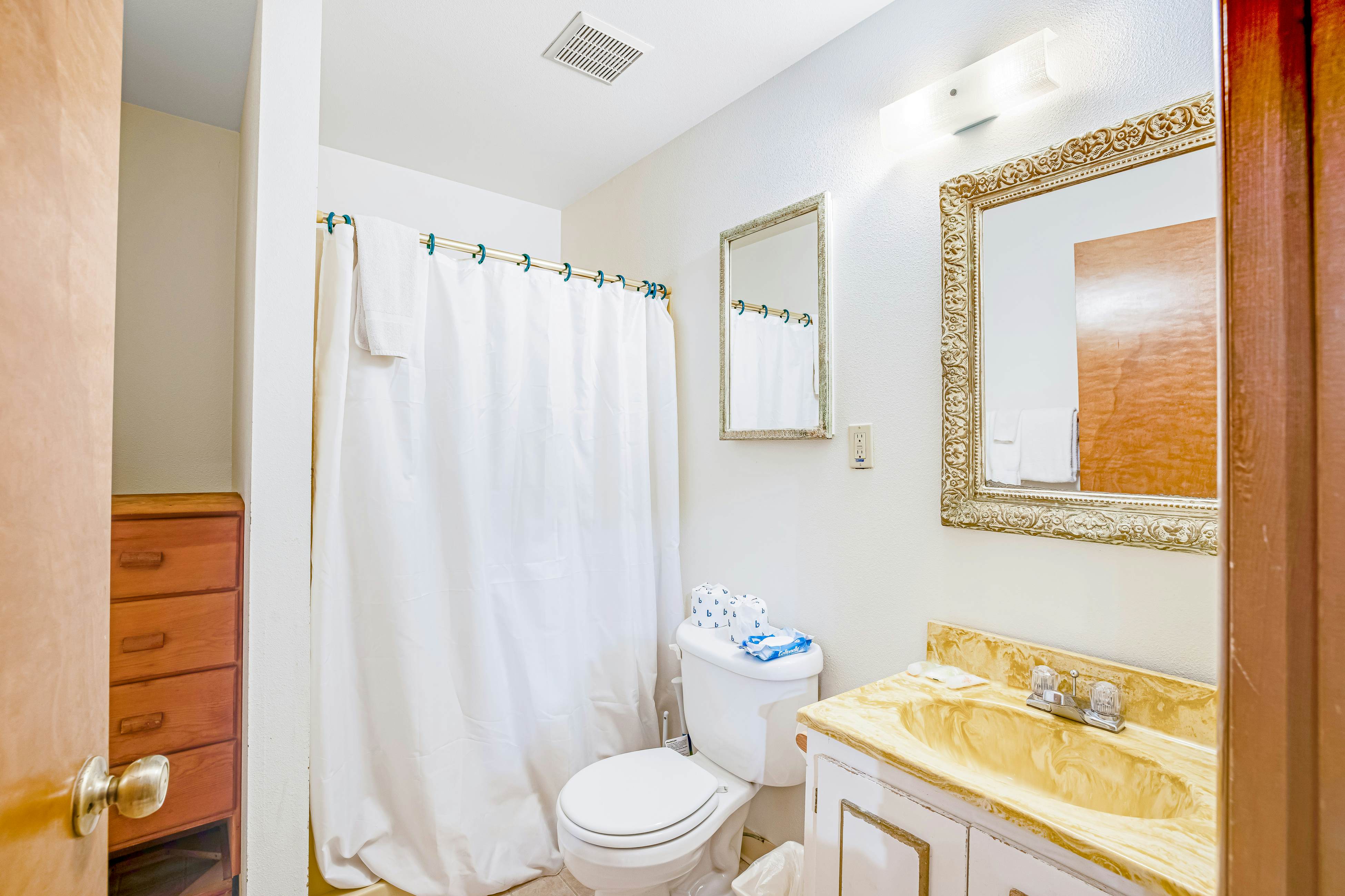 Dog-friendly, oceanview home  - one block to beach