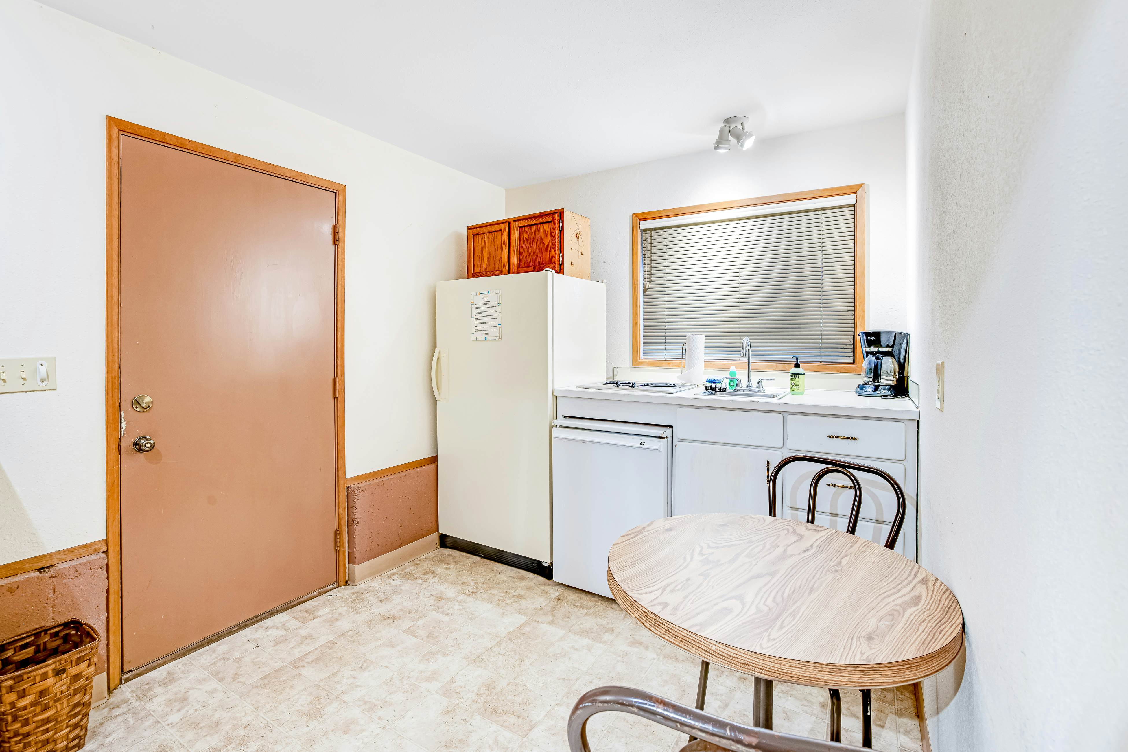 Dog-friendly, oceanview home  - one block to beach