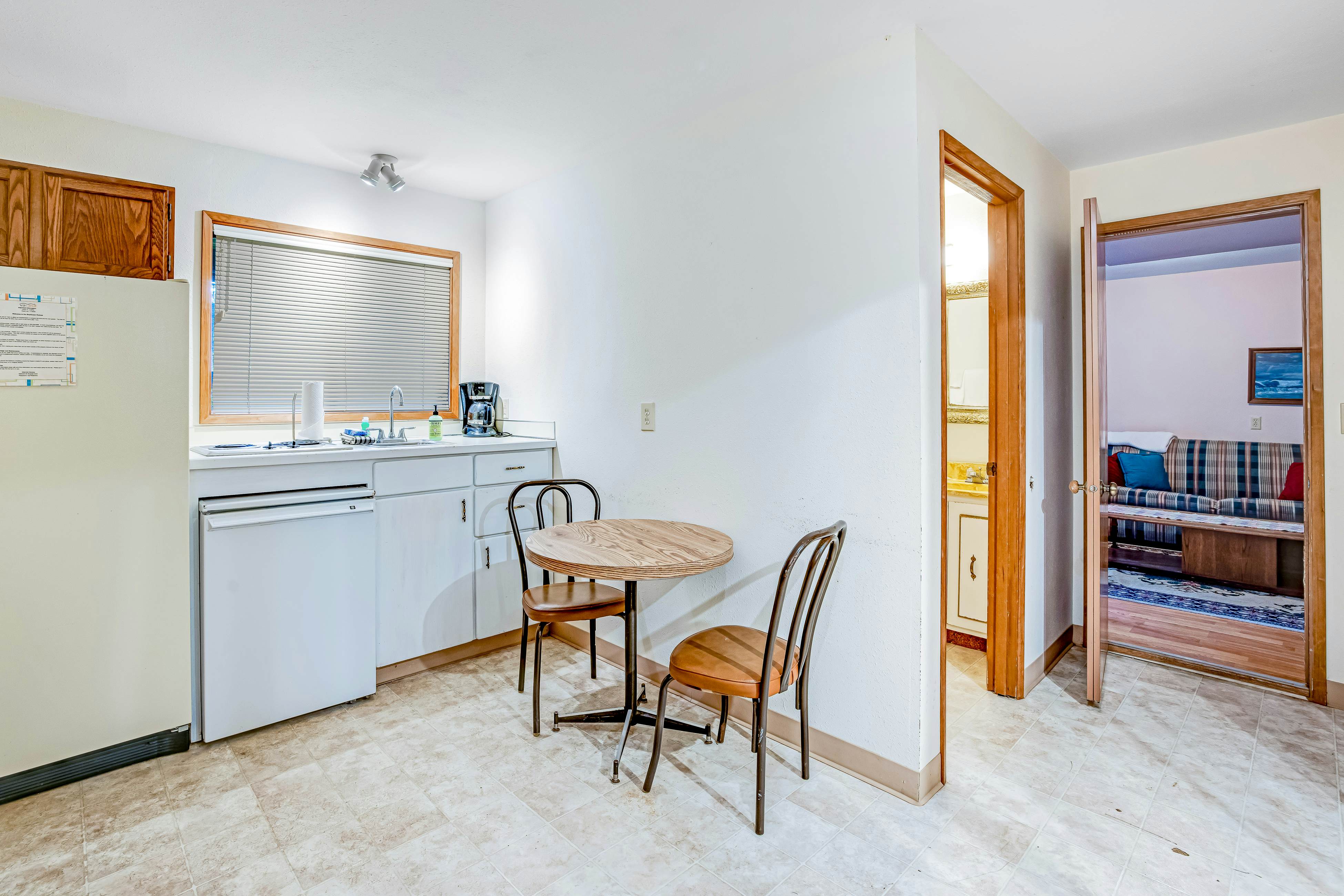 Dog-friendly, oceanview home  - one block to beach