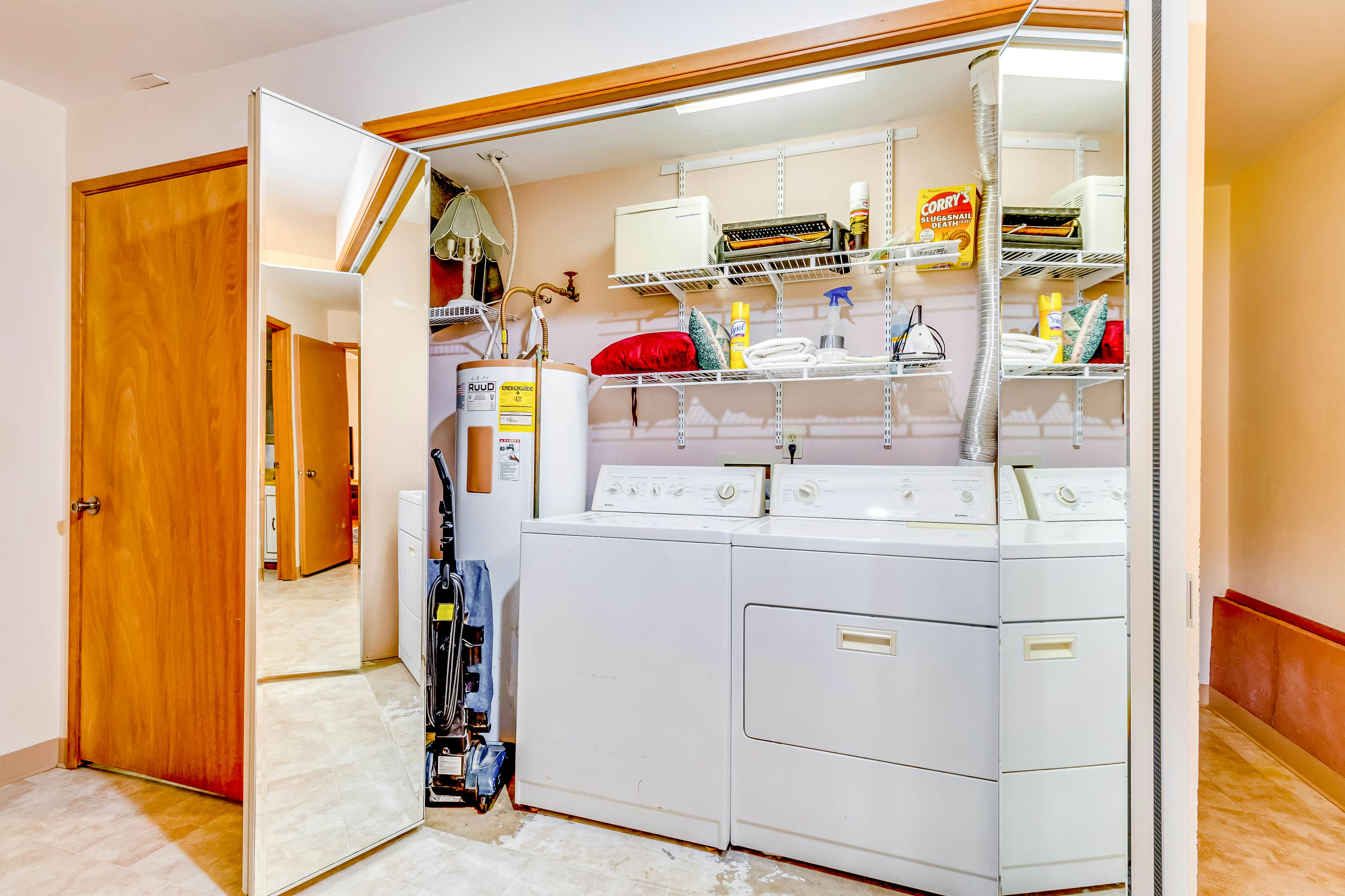 Dog-friendly, oceanview home  - one block to beach