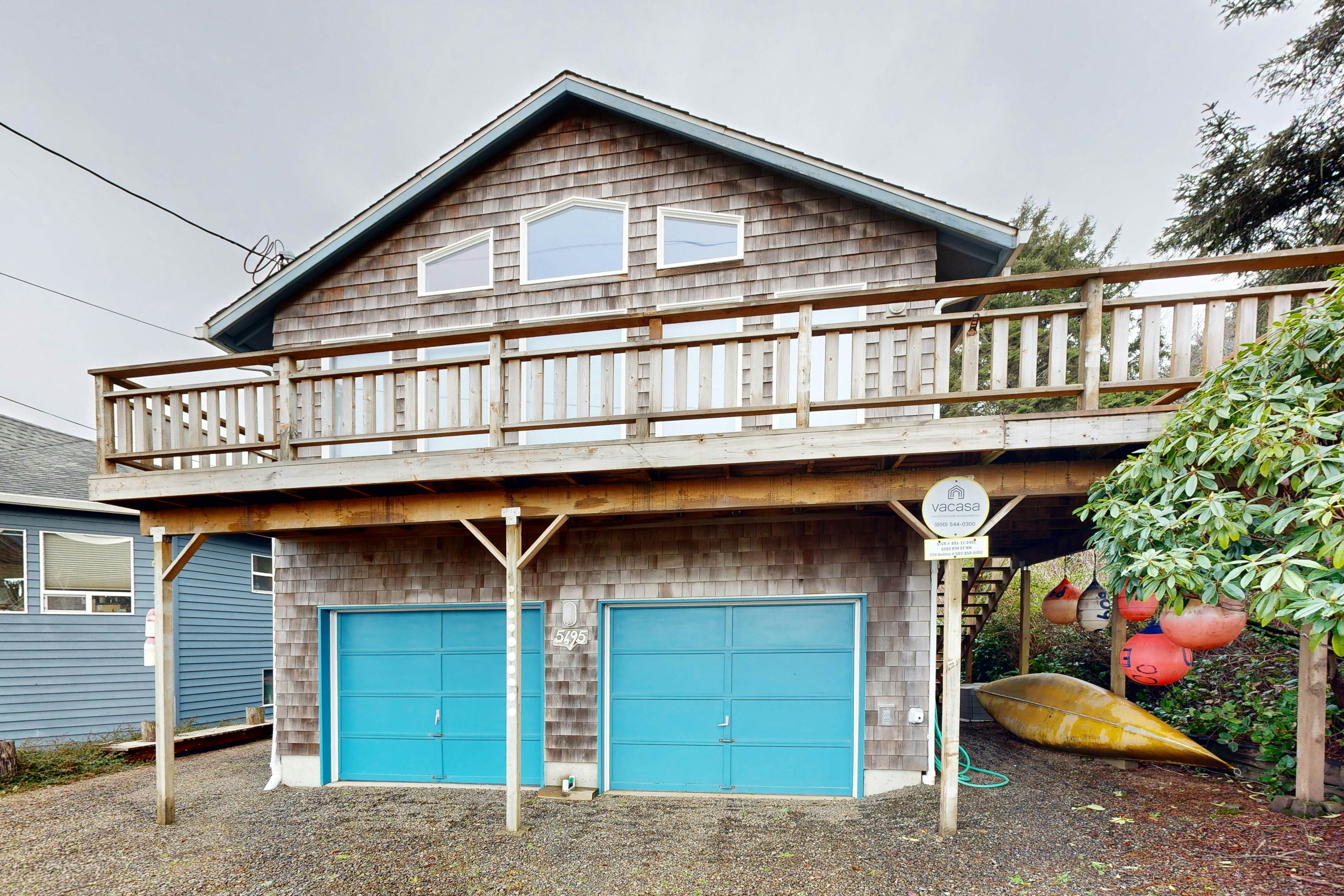Cozy coastal home w/ deck, ocean views & firepit - 4 blocks to beach