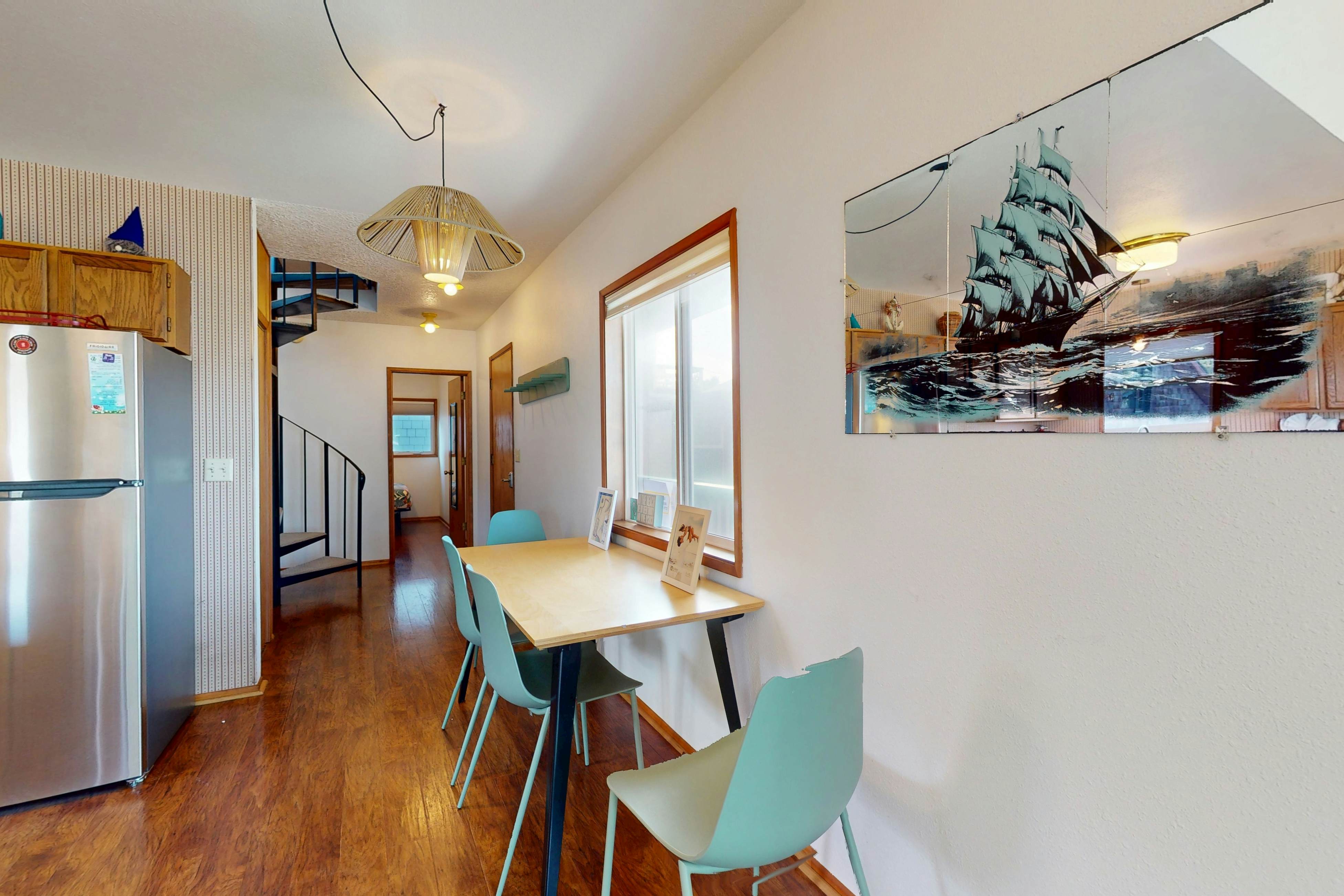 Mid-century modern styled home with patio, WiFi, washer/dryer - walk to beach