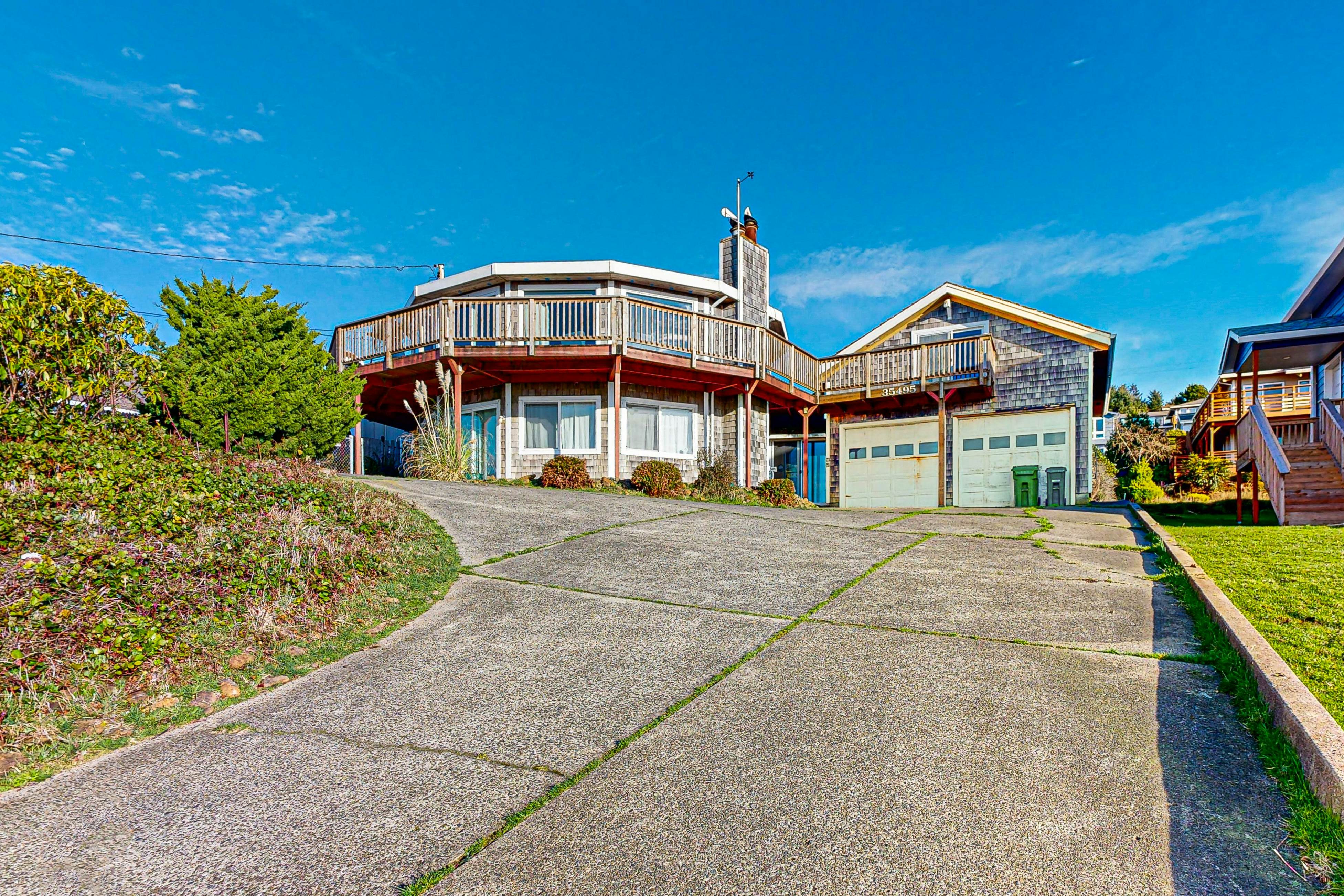 Spacious Dog-Friendly Getaway with Boat Parking - Perfect for Two Families