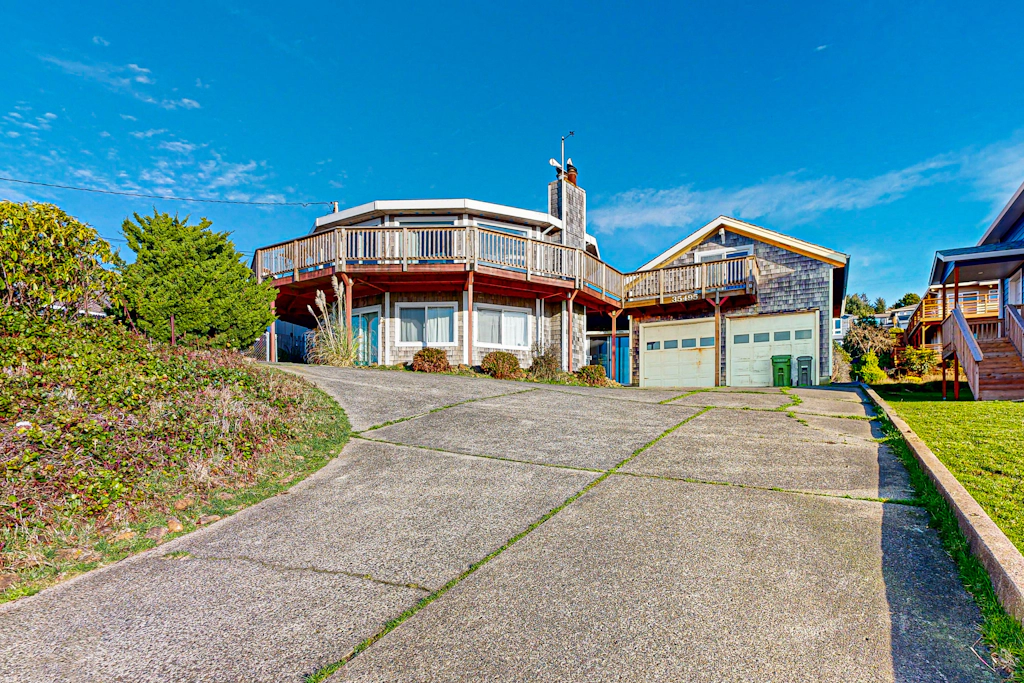 Spacious Dog Friendly Getaway with Boat Parking Perfect for Two Families