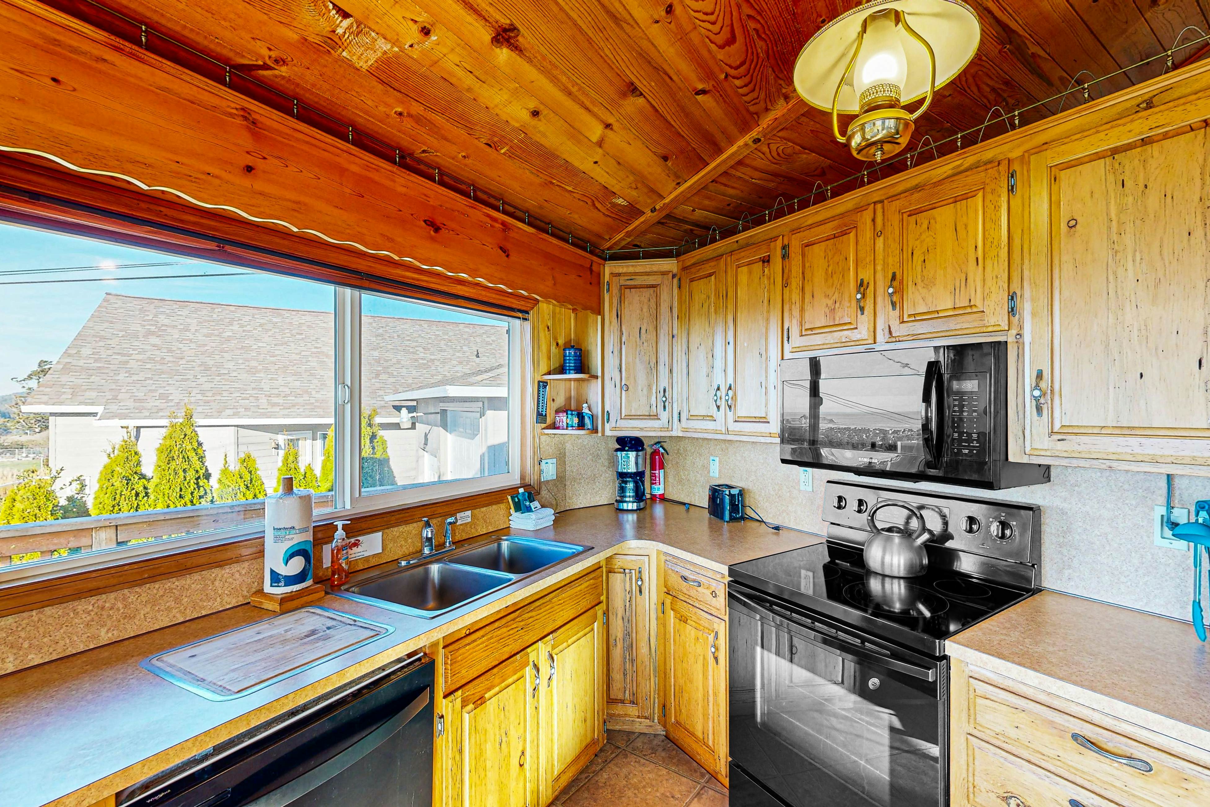 Spacious Dog-Friendly Getaway with Boat Parking - Perfect for Two Families