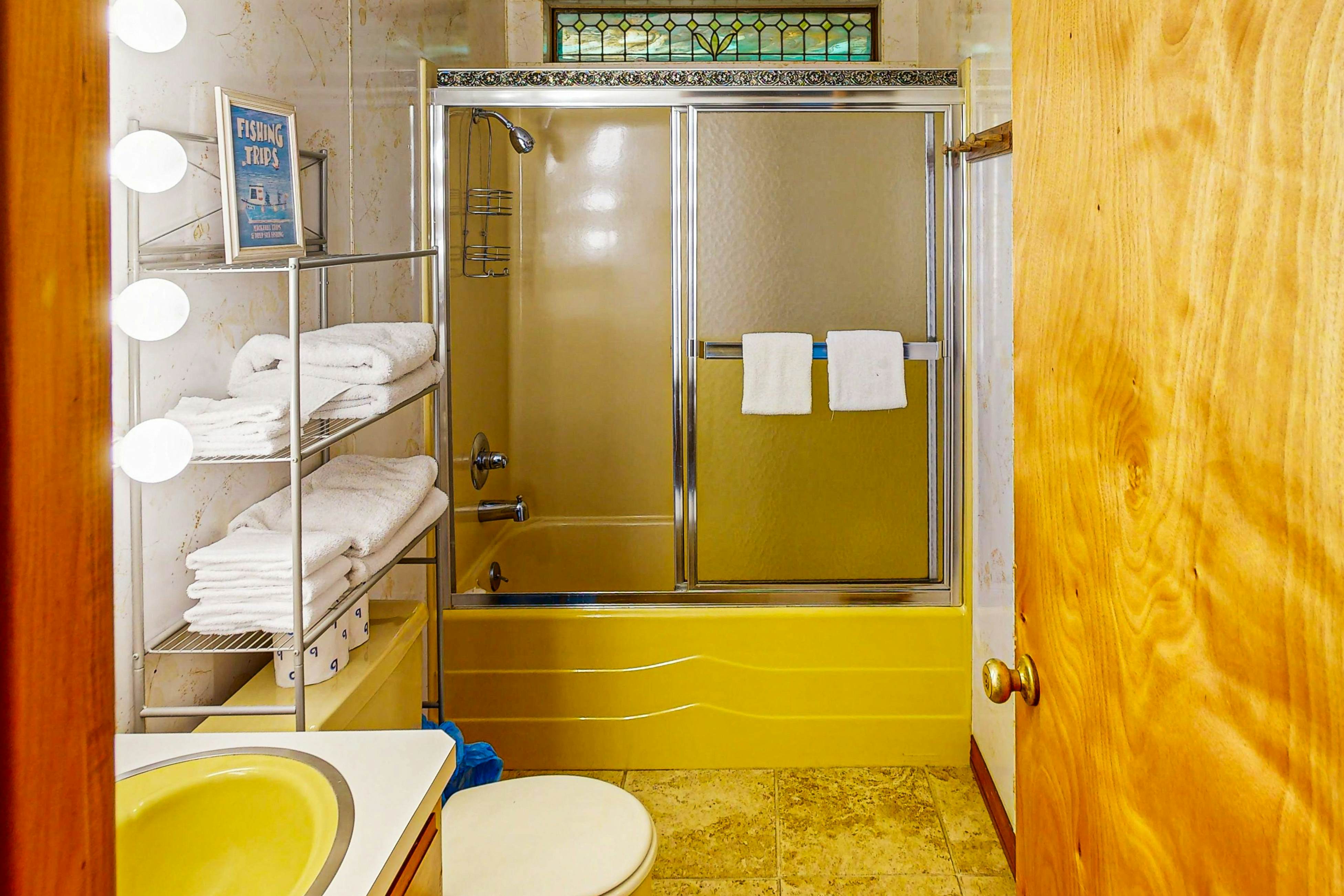 Spacious Dog-Friendly Getaway with Boat Parking - Perfect for Two Families