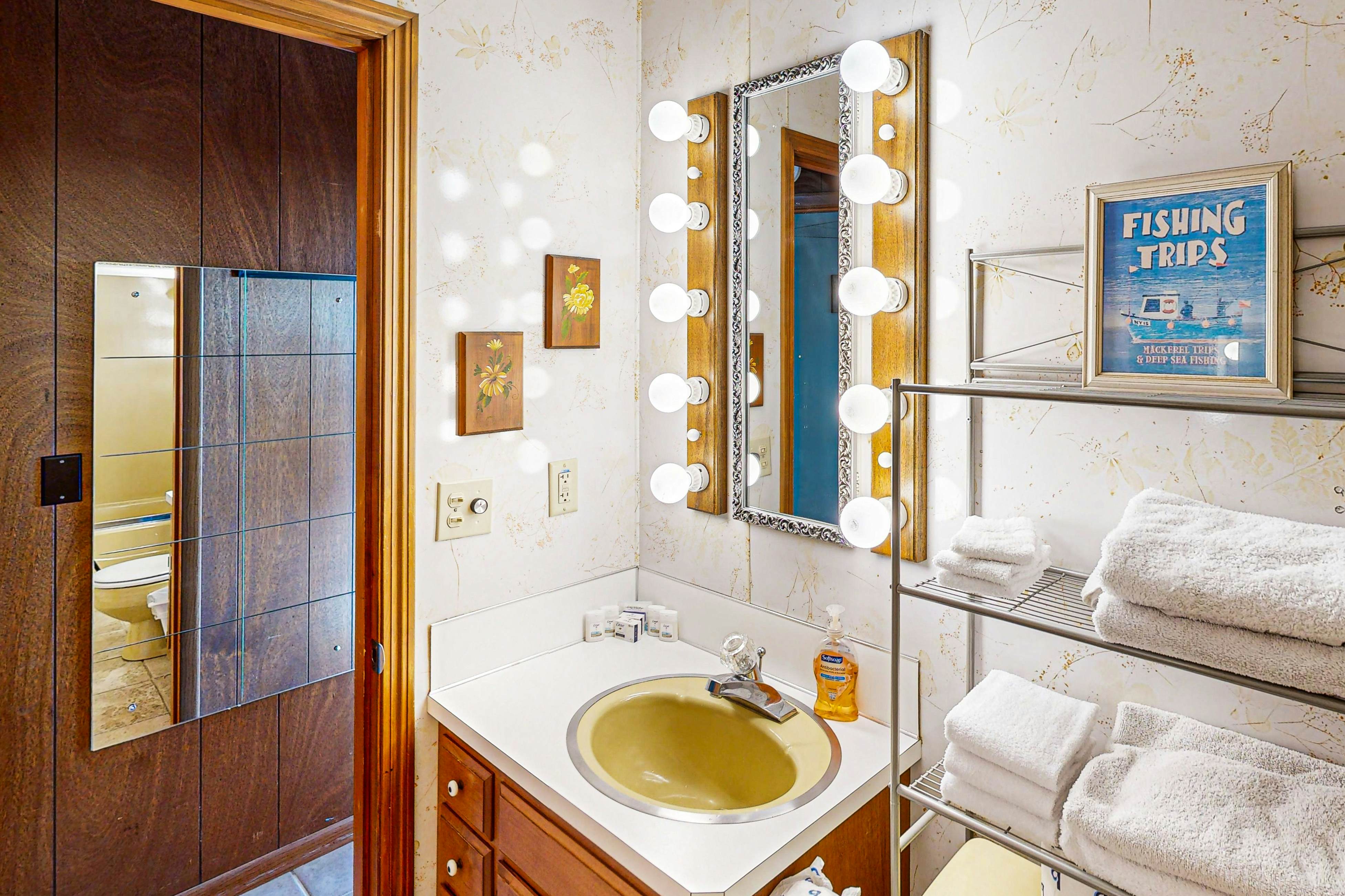 Spacious Dog-Friendly Getaway with Boat Parking - Perfect for Two Families