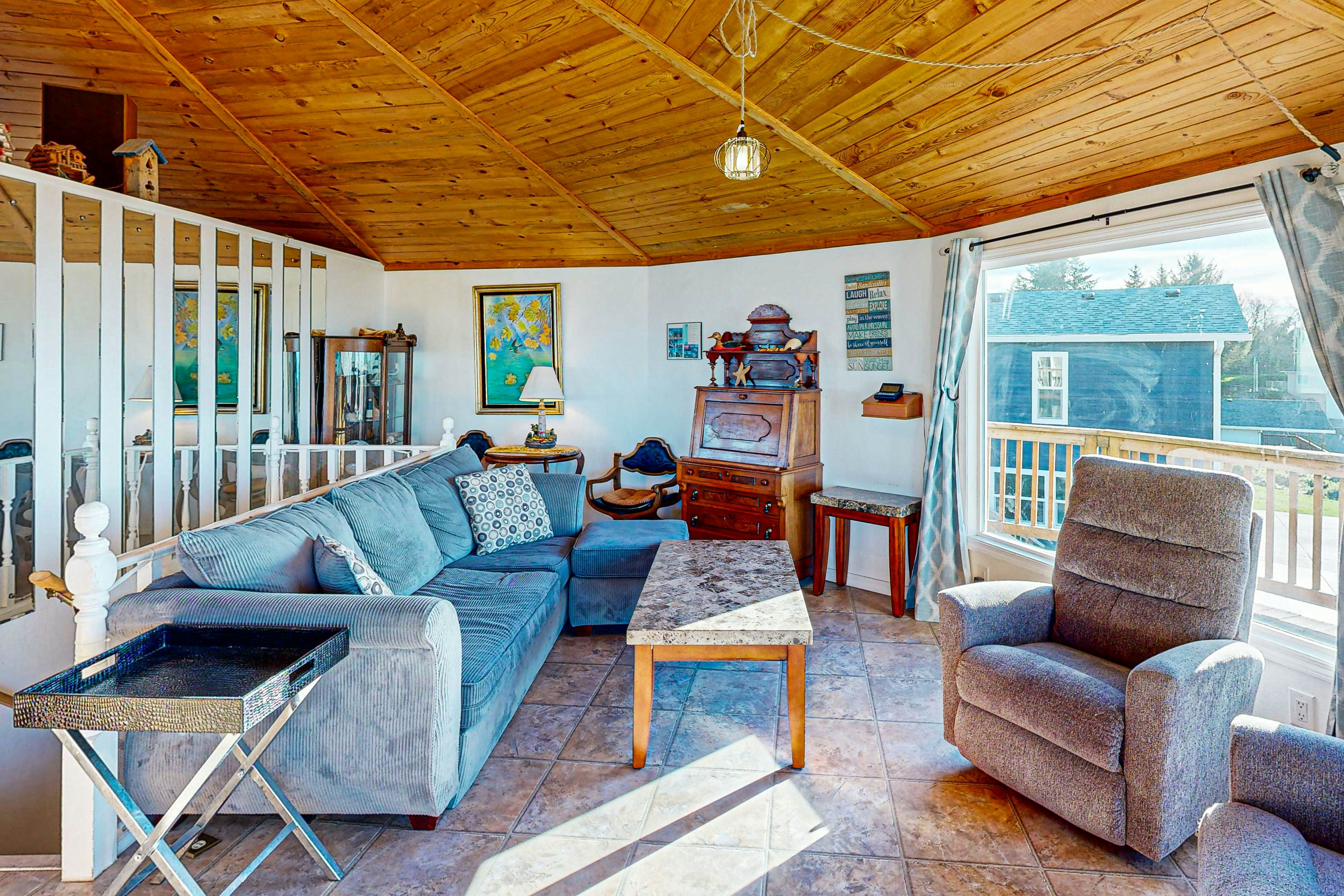 Spacious Dog-Friendly Getaway with Boat Parking - Perfect for Two Families