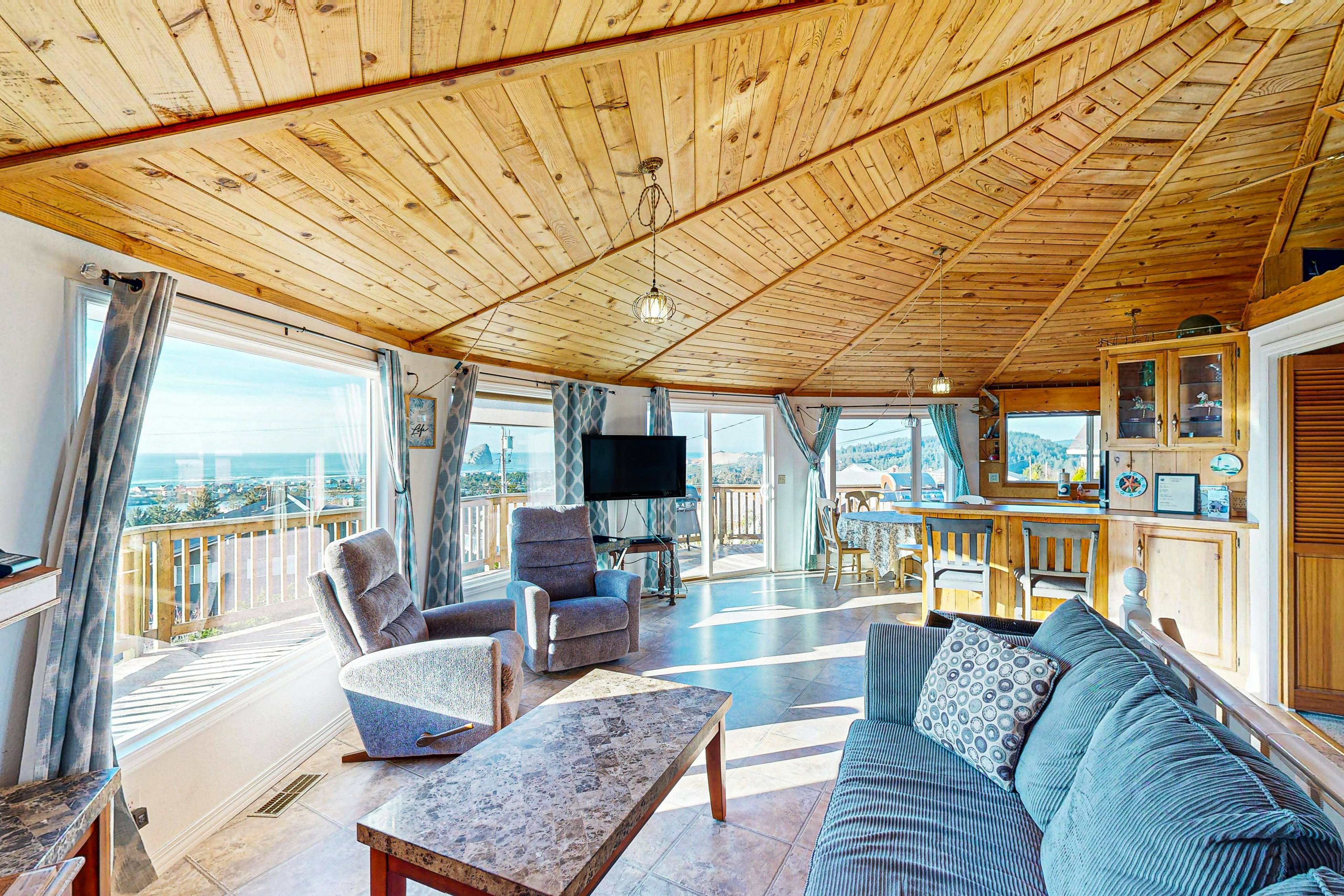 Spacious Dog-Friendly Getaway with Boat Parking - Perfect for Two Families