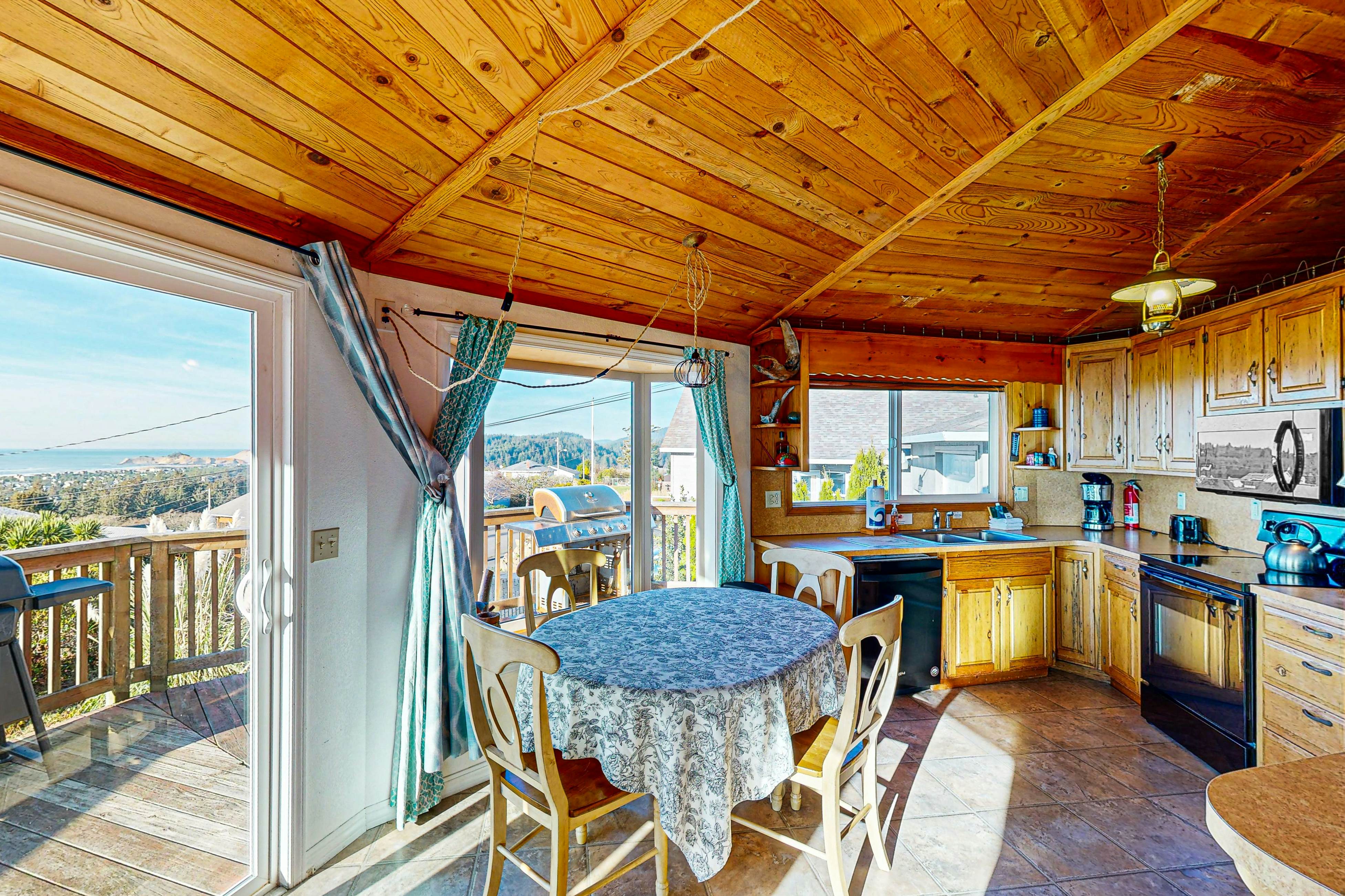 Spacious Dog-Friendly Getaway with Boat Parking - Perfect for Two Families