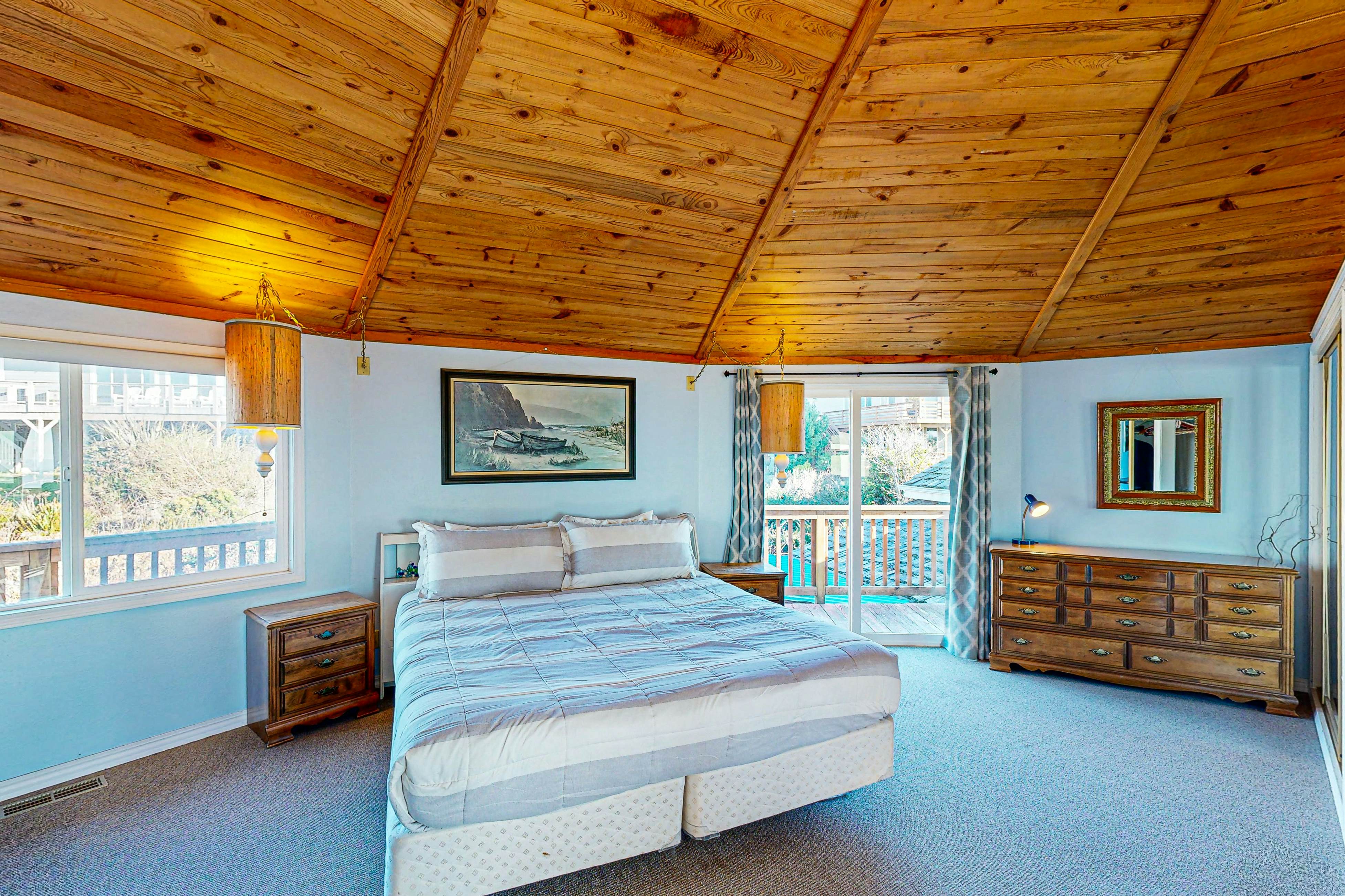 Spacious Dog-Friendly Getaway with Boat Parking - Perfect for Two Families