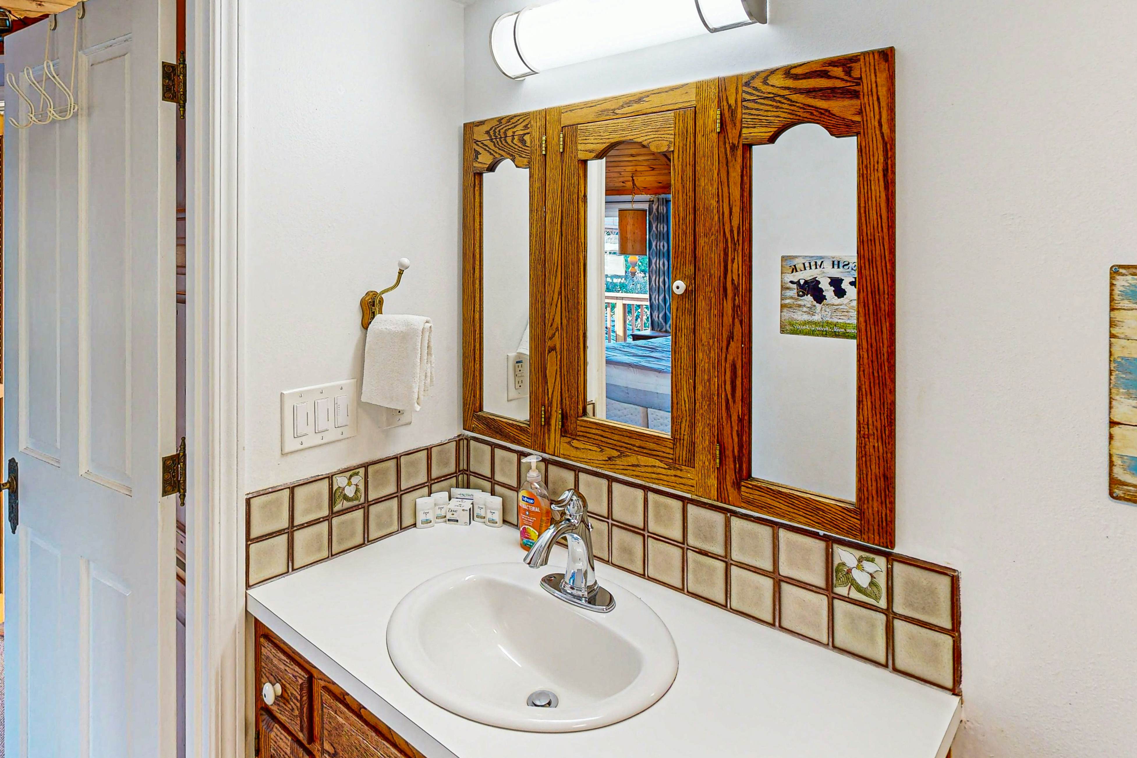 Spacious Dog-Friendly Getaway with Boat Parking - Perfect for Two Families