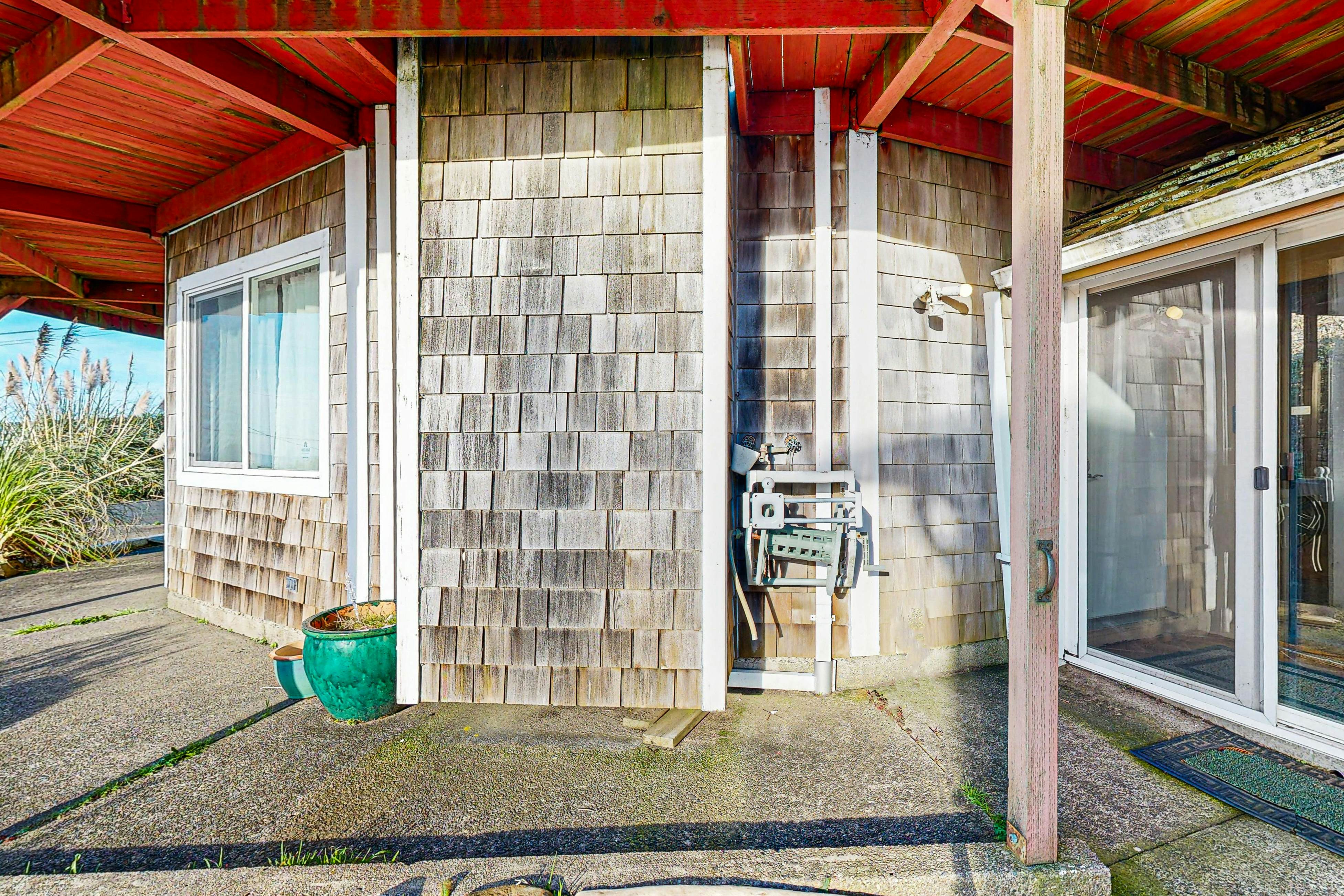 Spacious Dog-Friendly Getaway with Boat Parking - Perfect for Two Families