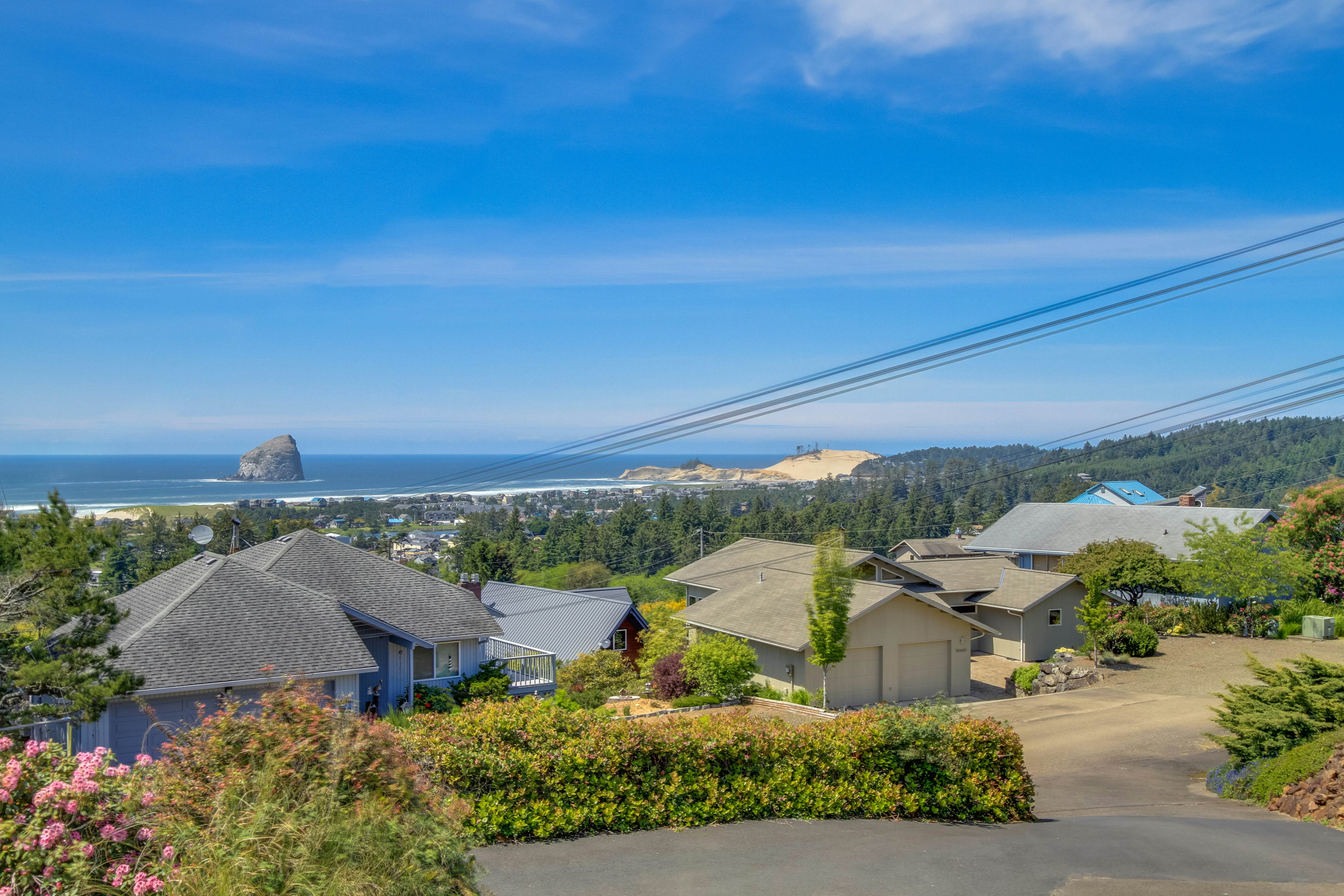 Spacious Dog-Friendly Getaway with Boat Parking - Perfect for Two Families