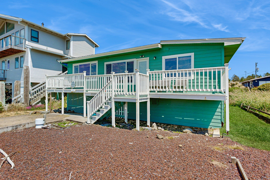 Waterfront house with ocean views and gorgeous sunsets dog friendly