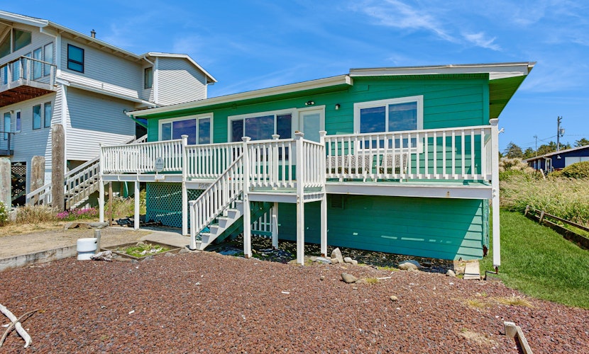 Waterfront house with ocean views and gorgeous sunsets dog friendly