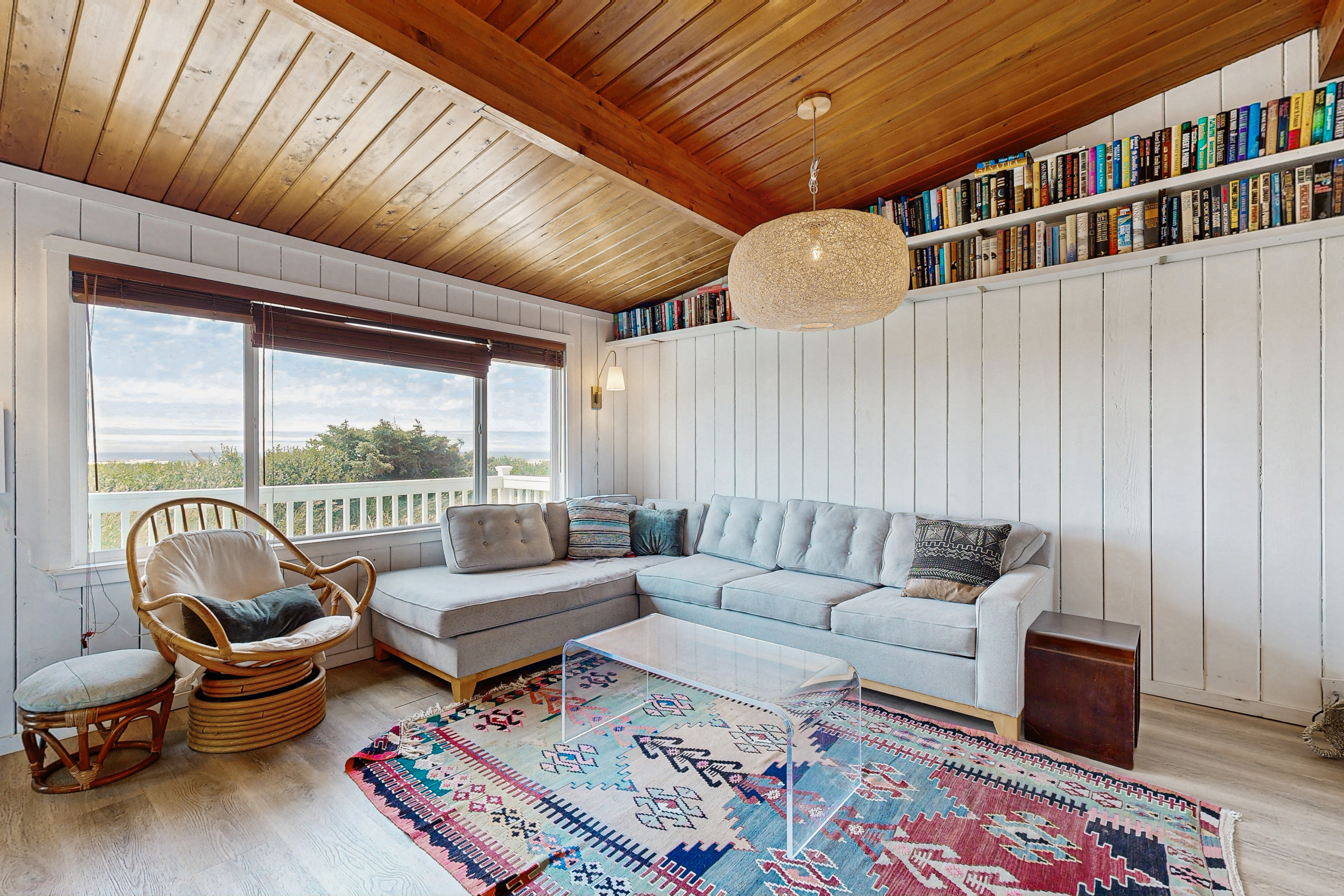 Waterfront house with ocean views and gorgeous sunsets dog friendly