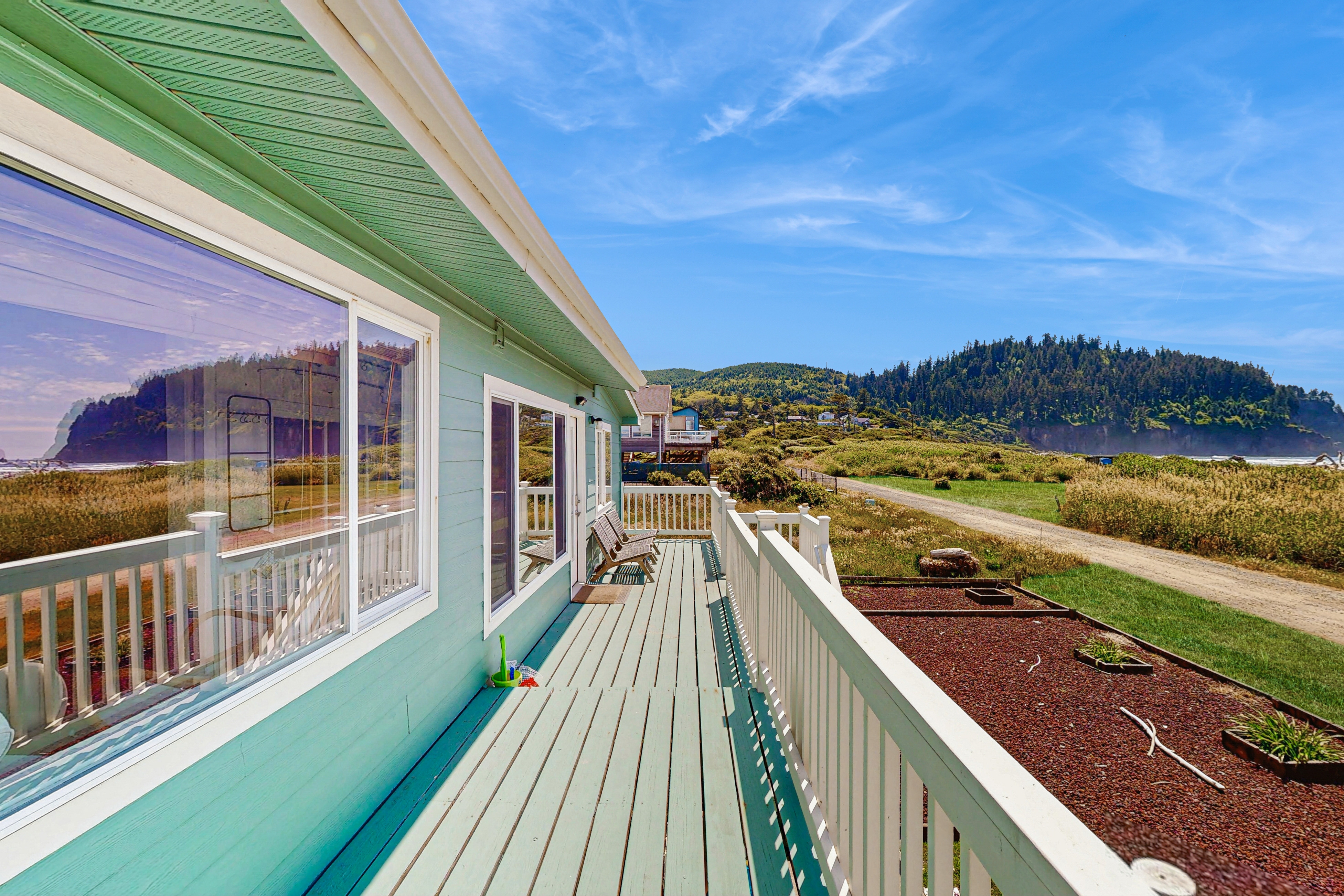 Waterfront house with ocean views and gorgeous sunsets dog friendly